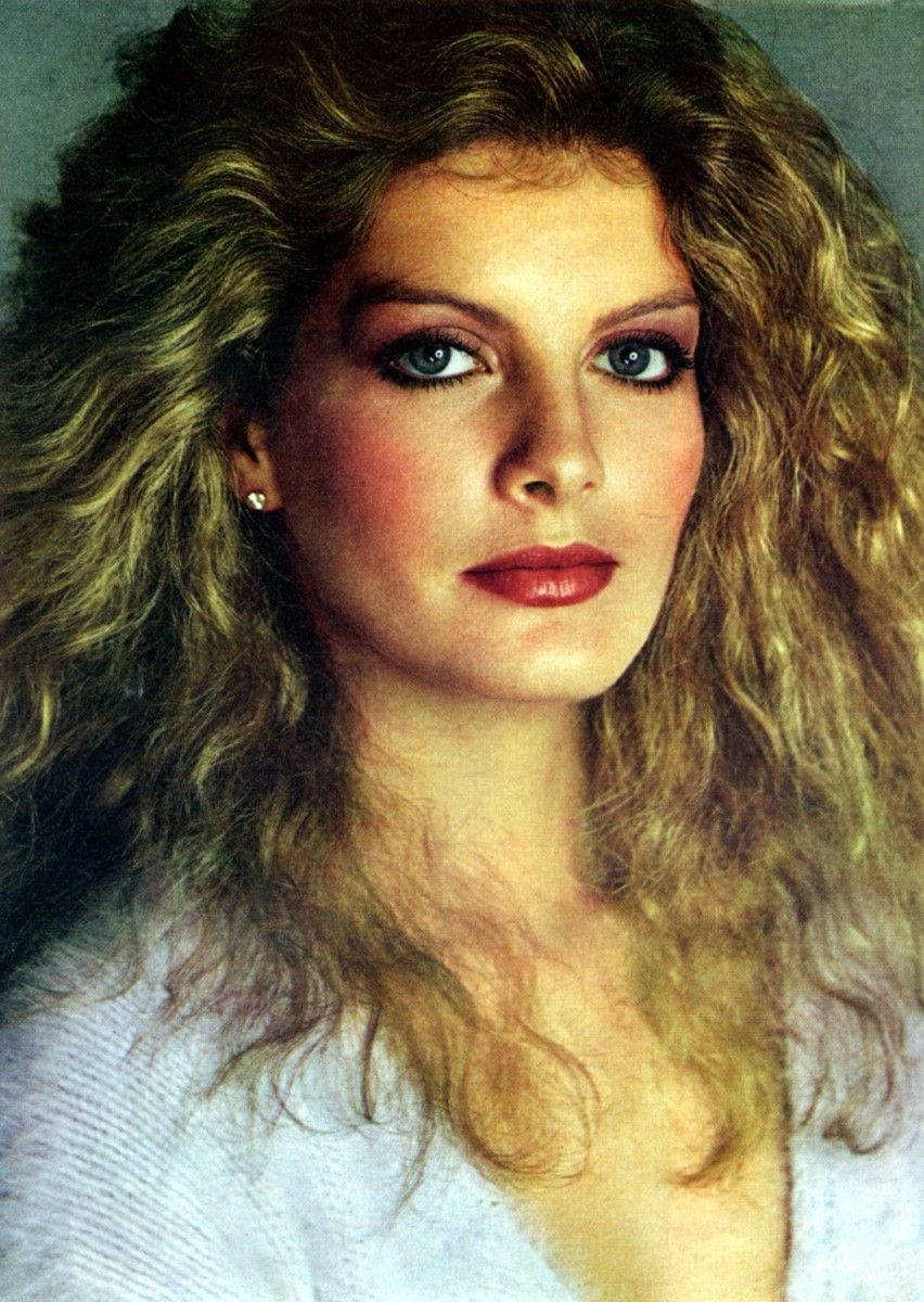 Rene Russo, 1978 Vogue issue, voluminous blonde curls, SD Phone Wallpaper