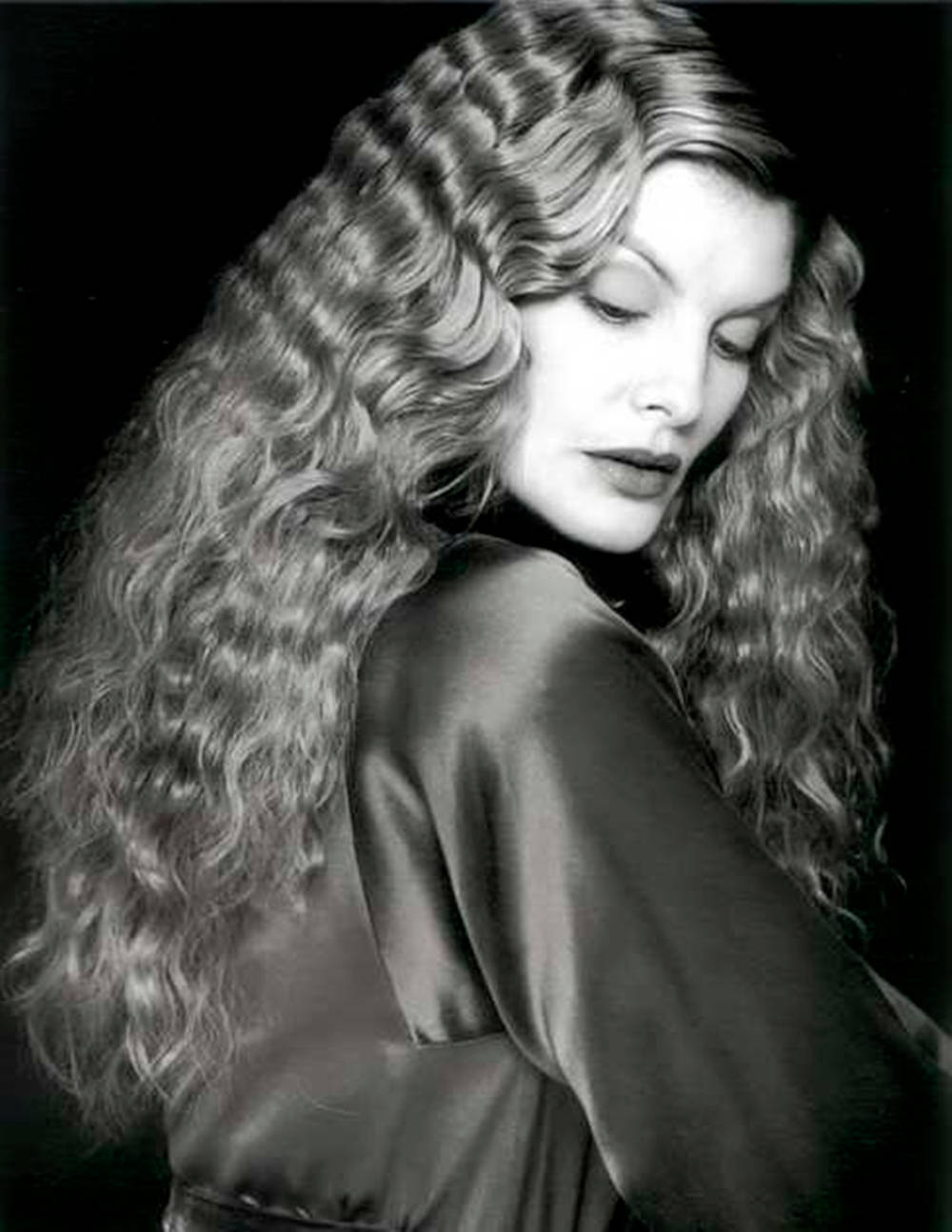 Rene Russo, voluminous curly hair, dramatic black and white portrait, HD Phone Wallpaper