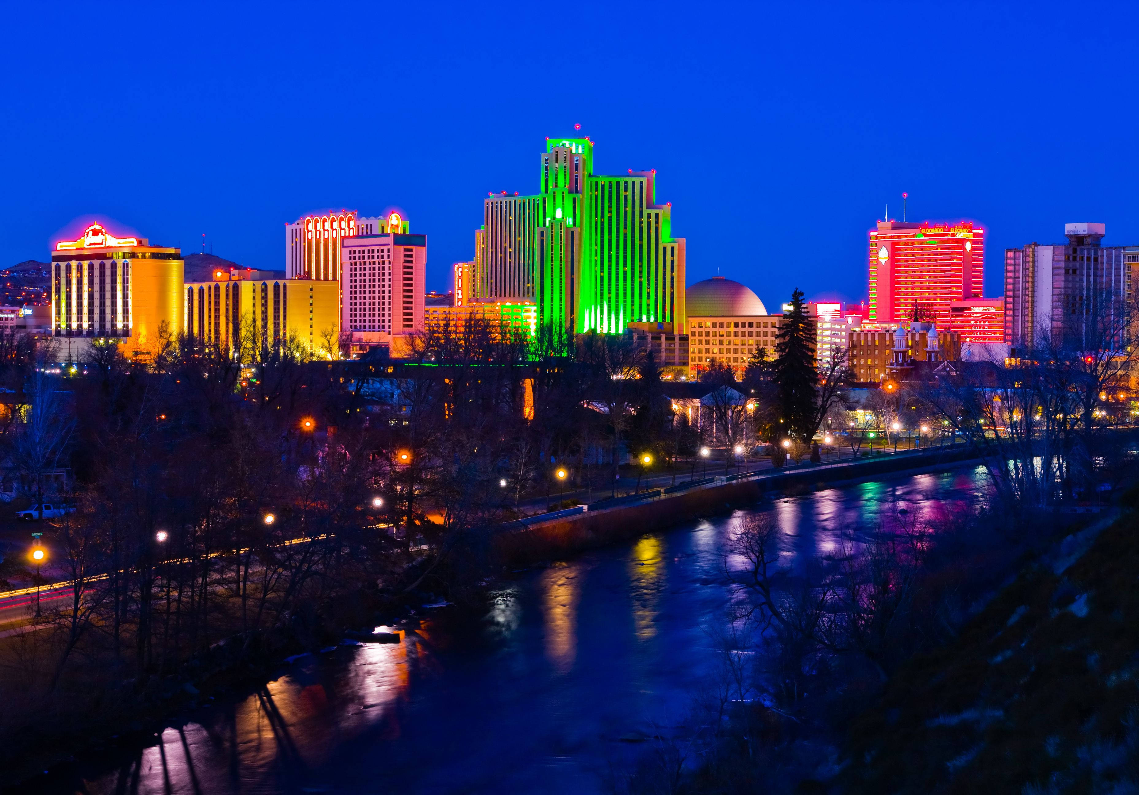 Reno, neon buildings, night, 2K Desktop Wallpaper