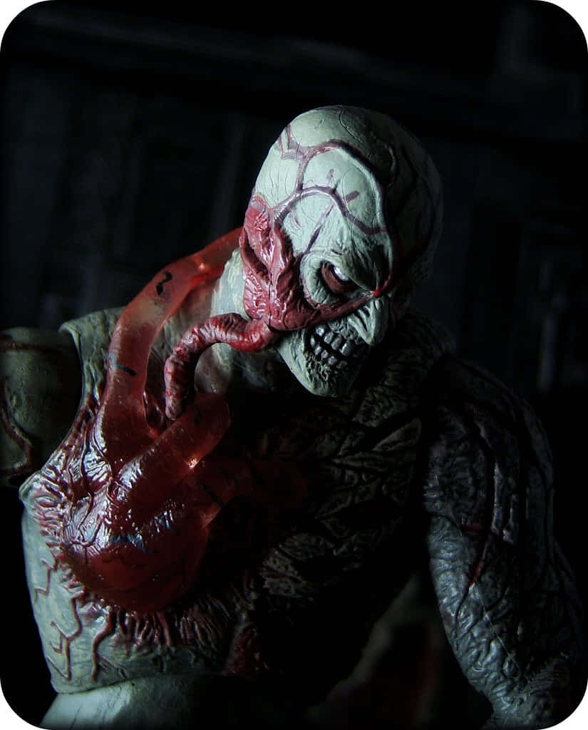 Resident Evil Tyrant, cracked skull, exposed pulsating red heart, SD Phone Wallpaper