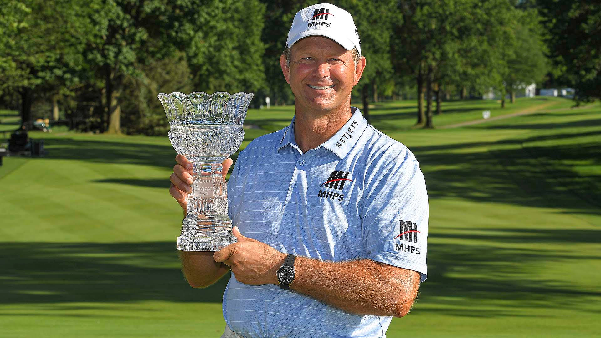 Retief Goosen, crystal trophy, sunlit golf course, Full HD Desktop Wallpaper