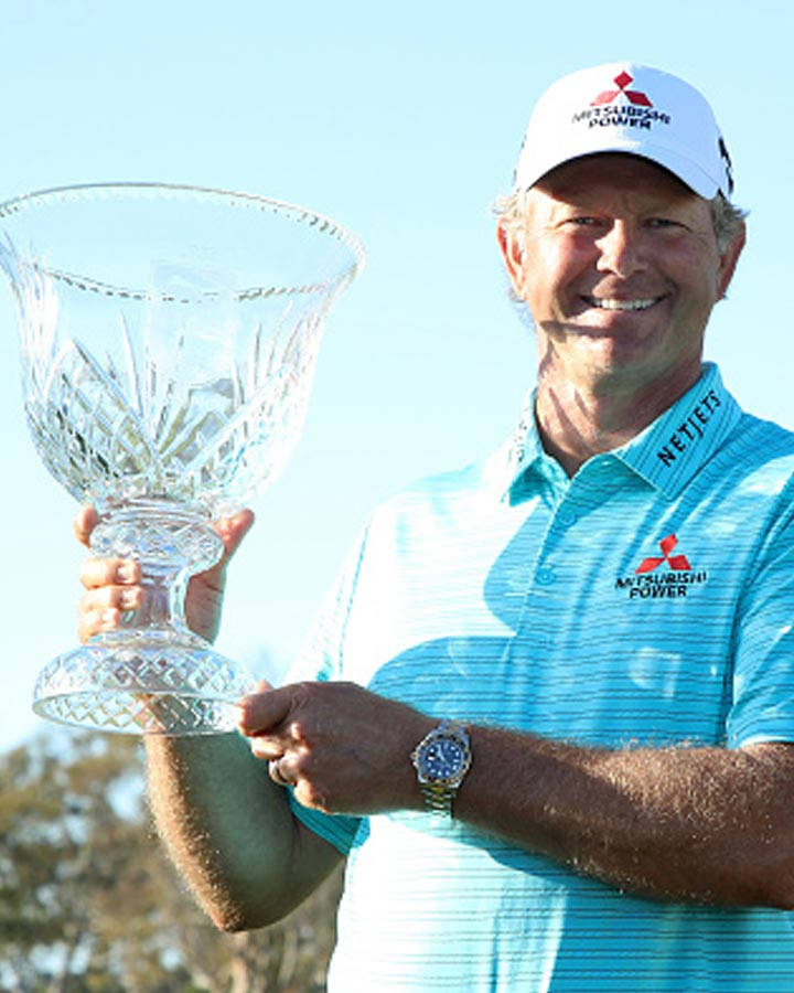 Retief Goosen, blue striped shirt, large ornate crystal trophy, SD Phone Wallpaper