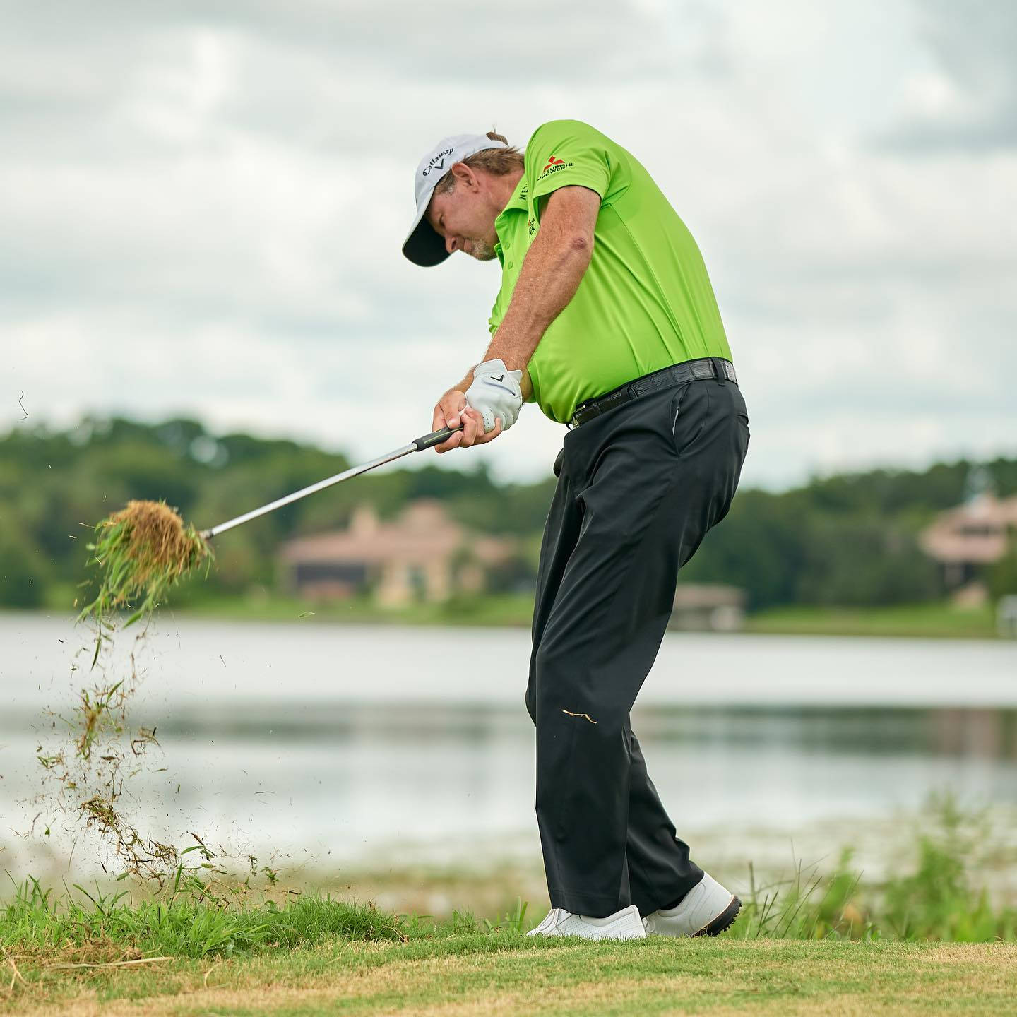 Retief Goosen, bright green shirt, grassy bunker, HD Desktop Wallpaper