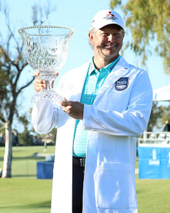 Retief Goosen, white jacket, crystal trophy, SD Phone Wallpaper