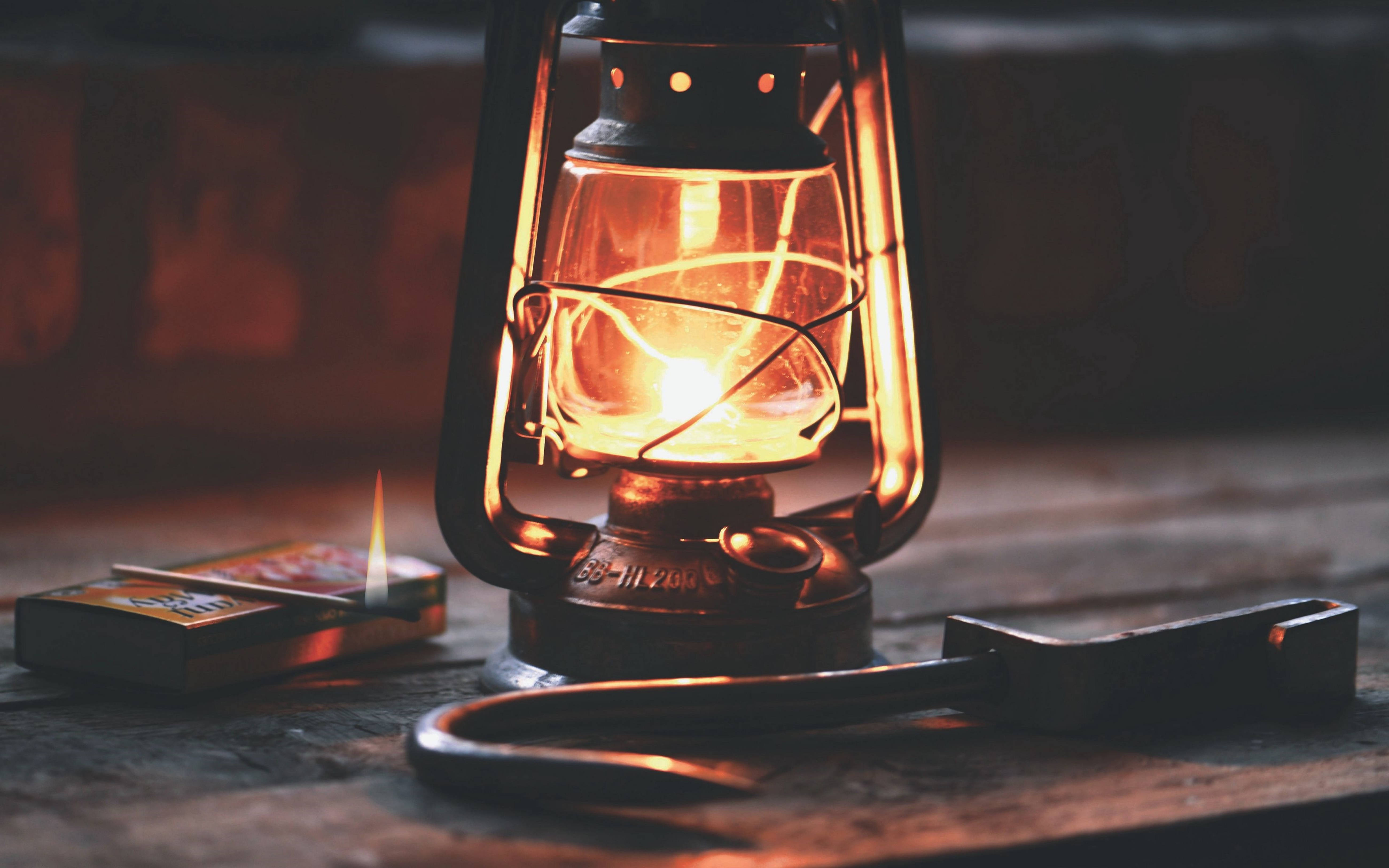 retro lantern aesthetic, oil lantern, wooden surface, 5K Desktop Wallpaper