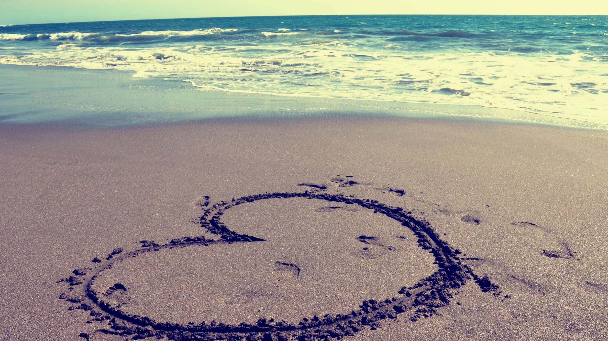 Retro Beach, wet sand, shoreline, Full HD Desktop Wallpaper