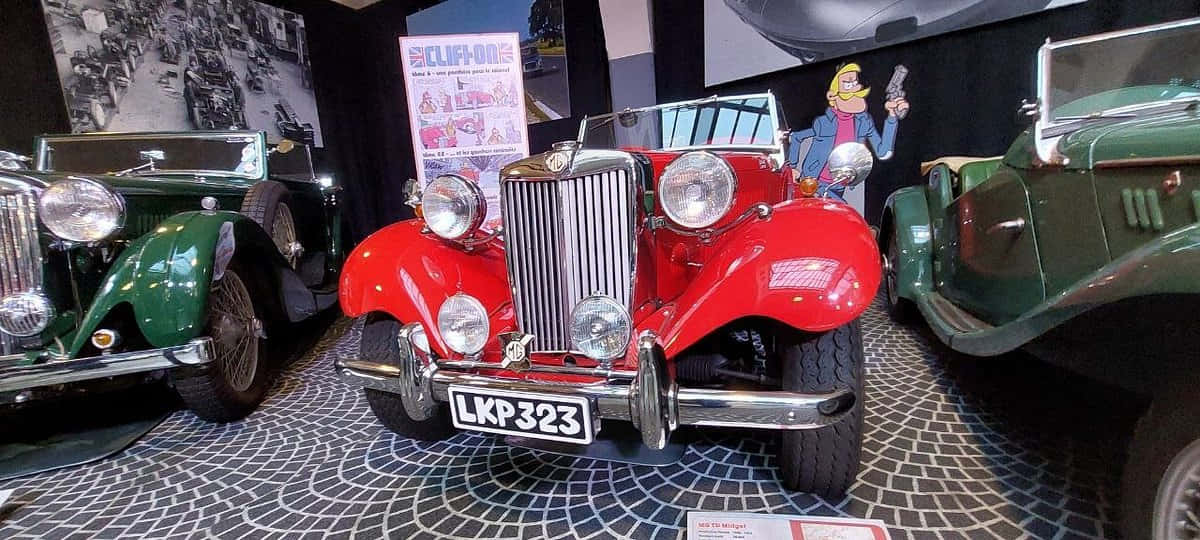 vintage cars exhibition diekirch, glossy red vintage car, chrome grille, SD Desktop Wallpaper