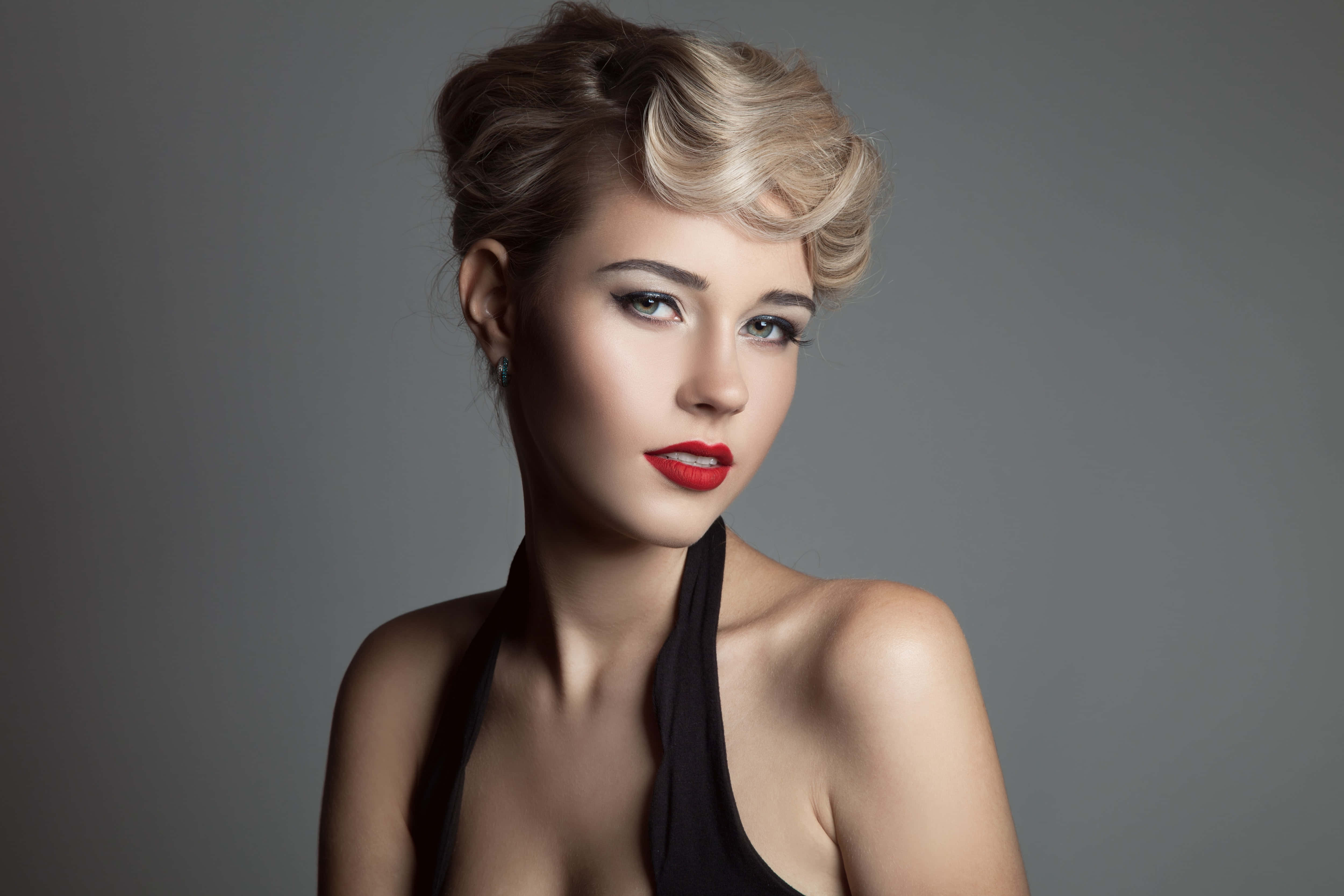 vintage glamour hairstyle, blonde vintage waves, bold red lips, 4K Desktop Wallpaper