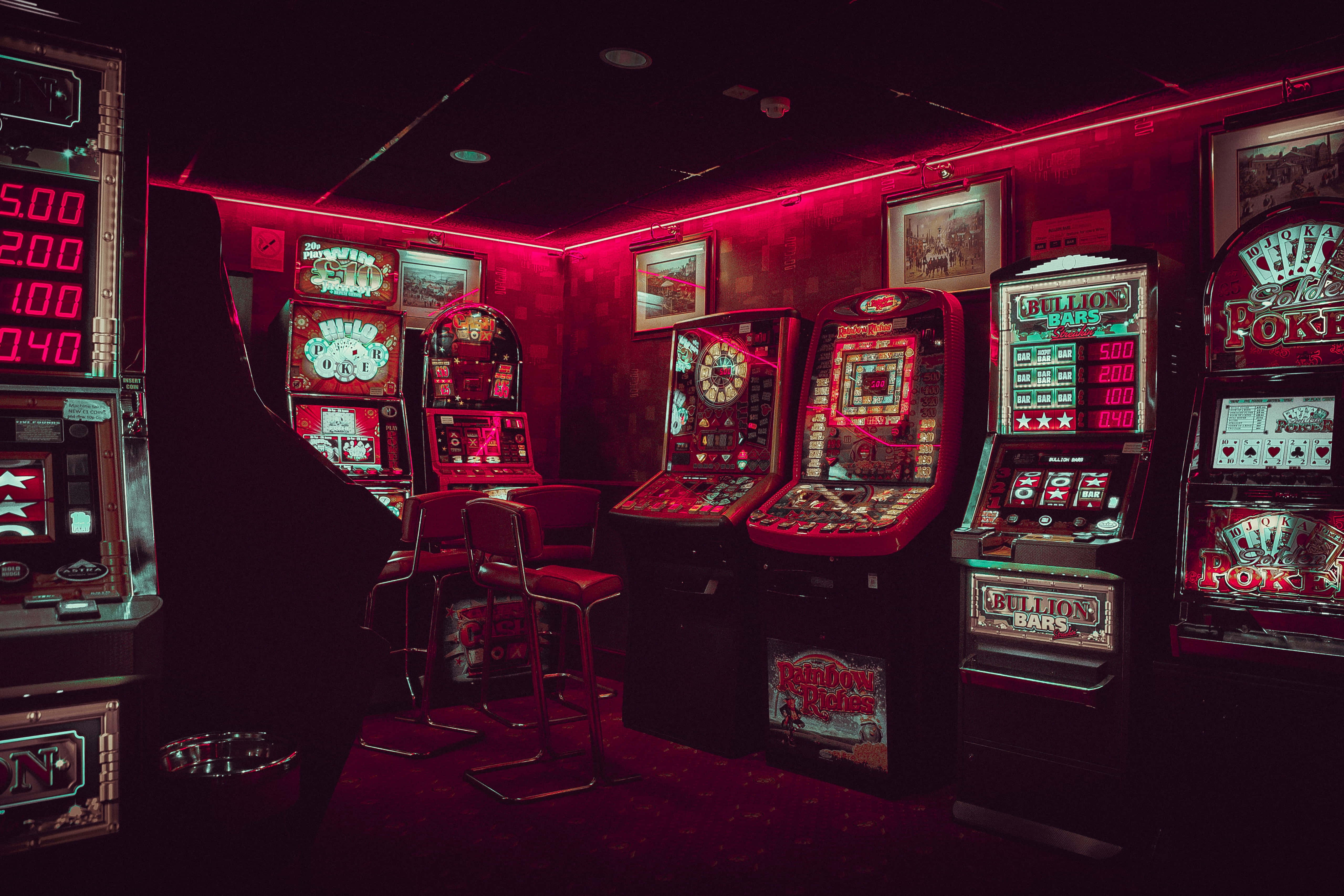 vintage slot machines, red neon glow, dimly lit casino room, 4K Desktop Wallpaper