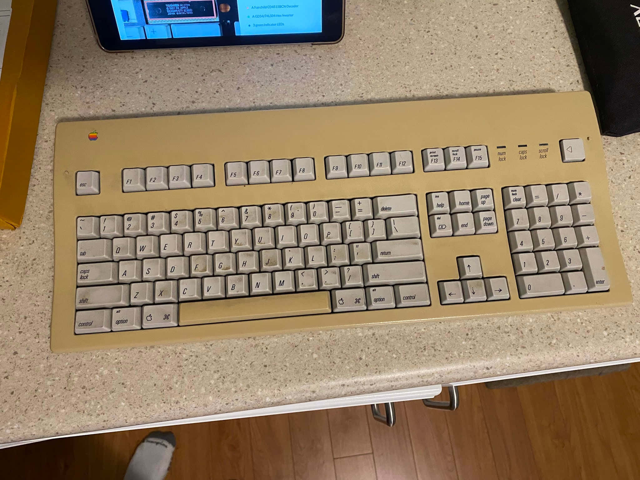 vintage Apple keyboard, beige, white keys, Full HD Desktop Wallpaper