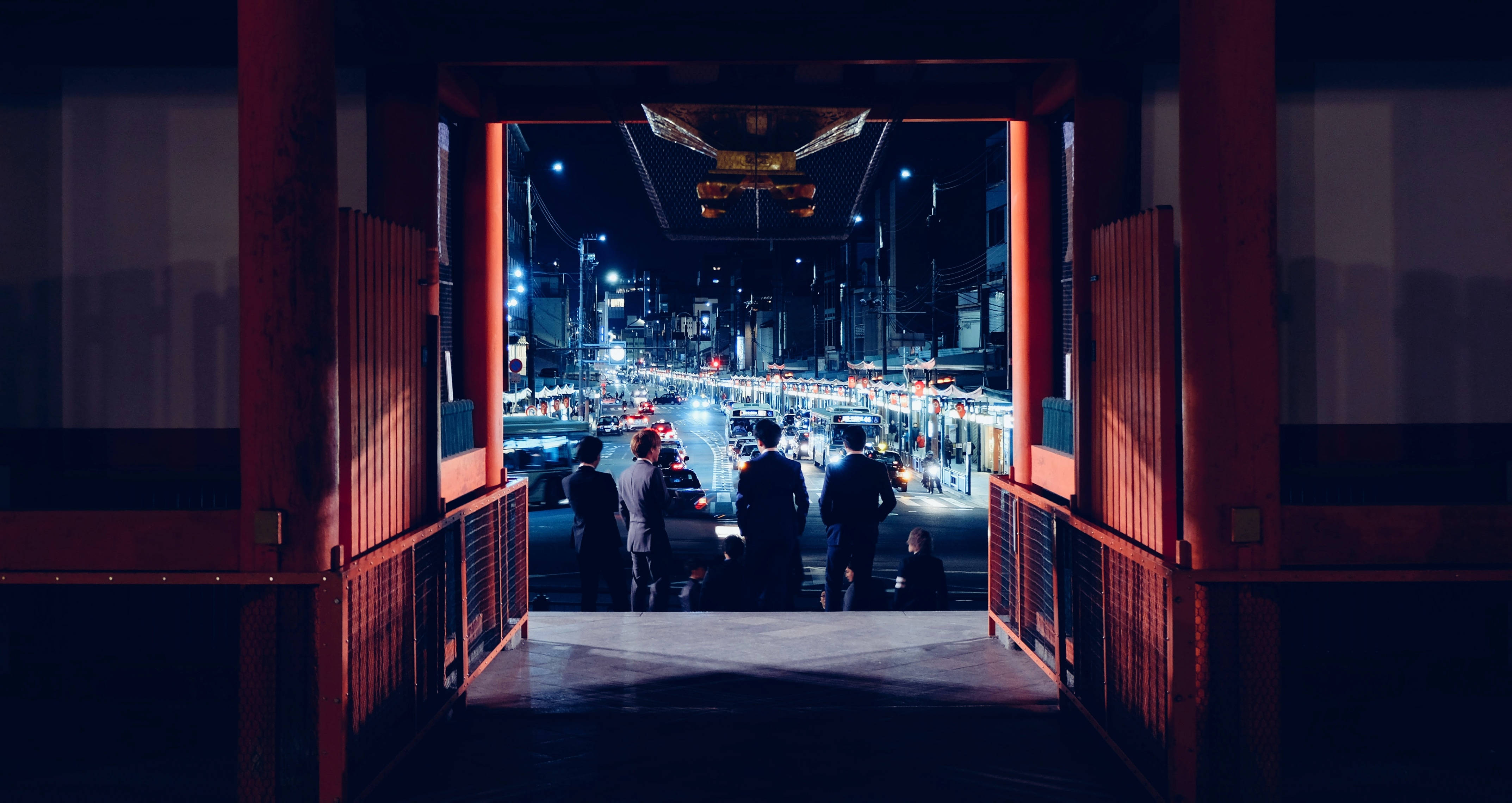 Neon Streets of a Futuristic City, glowing red torii gate, bustling neon-lit Tokyo street, 4K Desktop Wallpaper