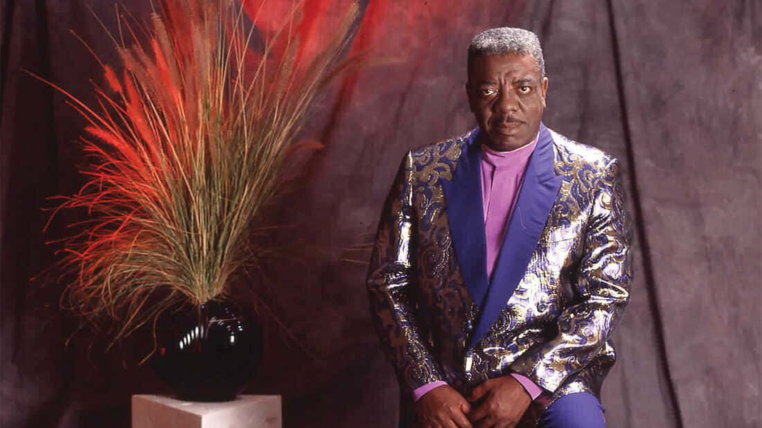 Rev James Cleveland, shimmering silver and blue patterned suit, purple shirt, SD Desktop Wallpaper