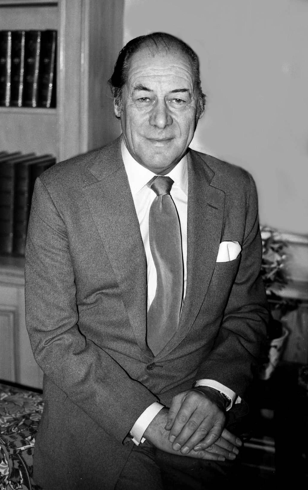 Rex Harrison, black and white portrait, suit, HD Phone Wallpaper
