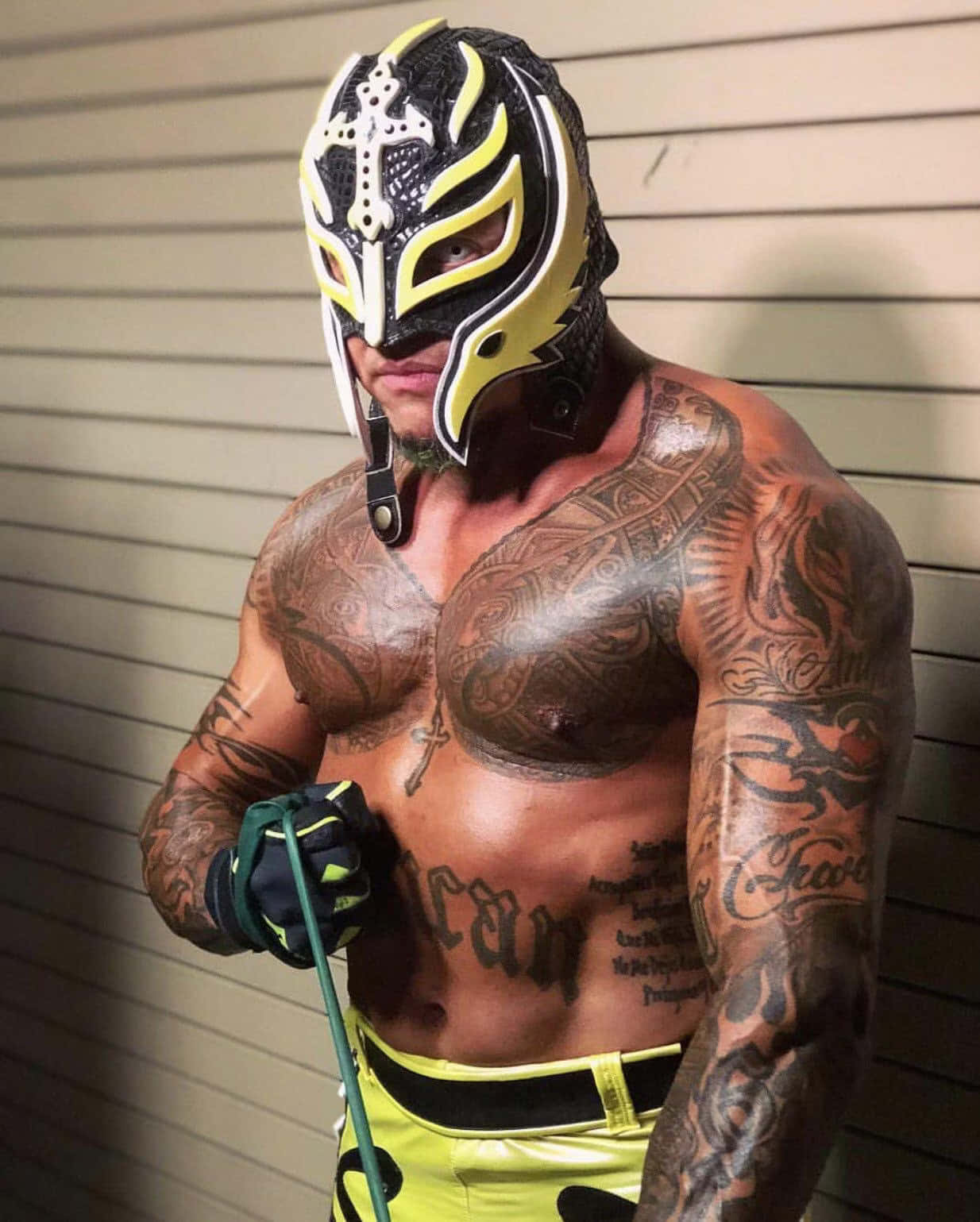 Rey Mysterio, black and yellow mask, luchador, HD Phone Wallpaper