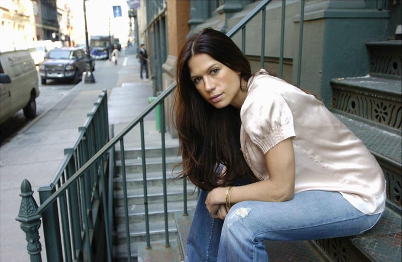 Rhona Mitra, denim jeans, green steps, HD Desktop Wallpaper