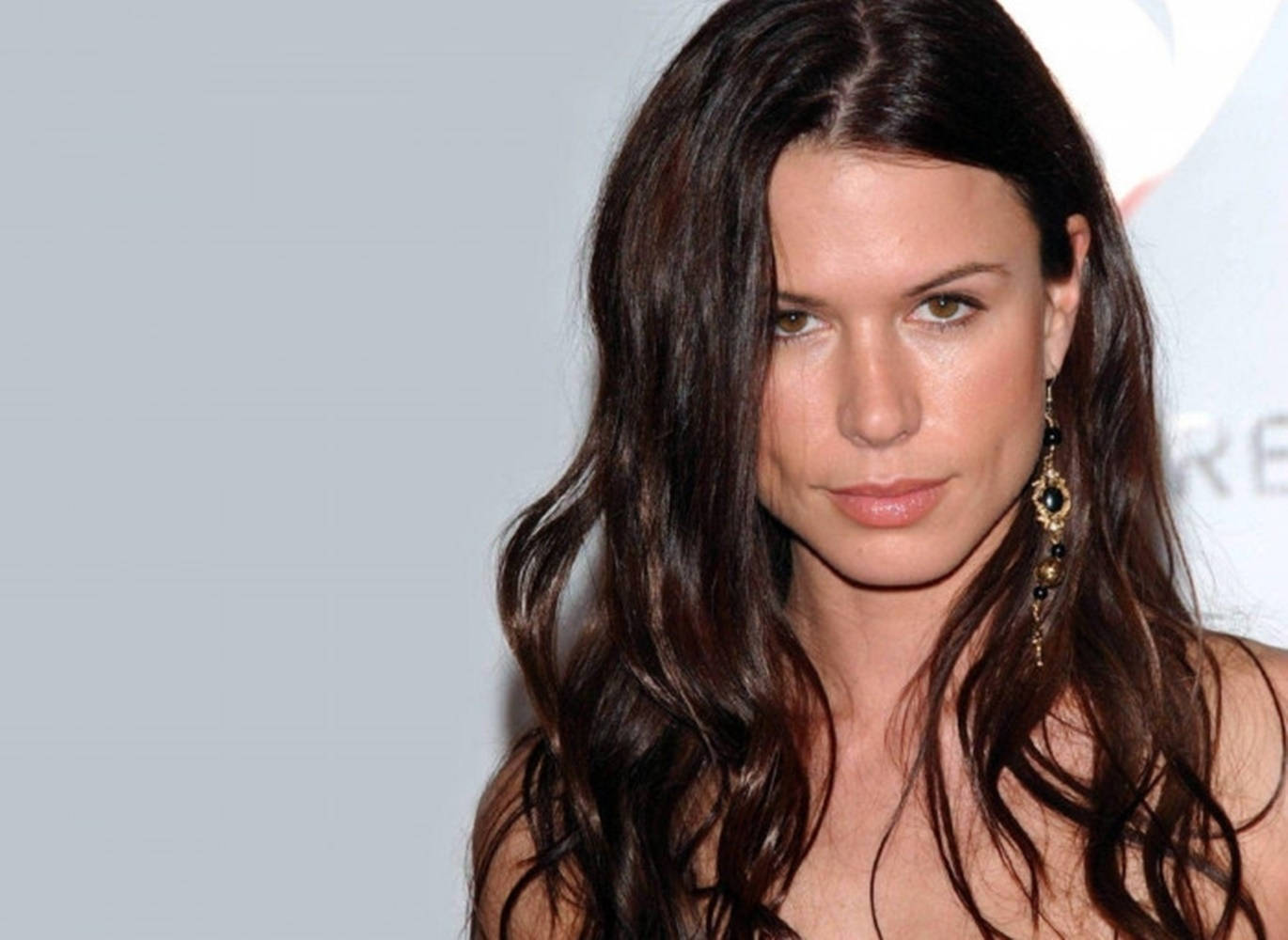 Rhona Mitra, long dark wavy hair, ornate dangling earrings, HD Desktop Wallpaper