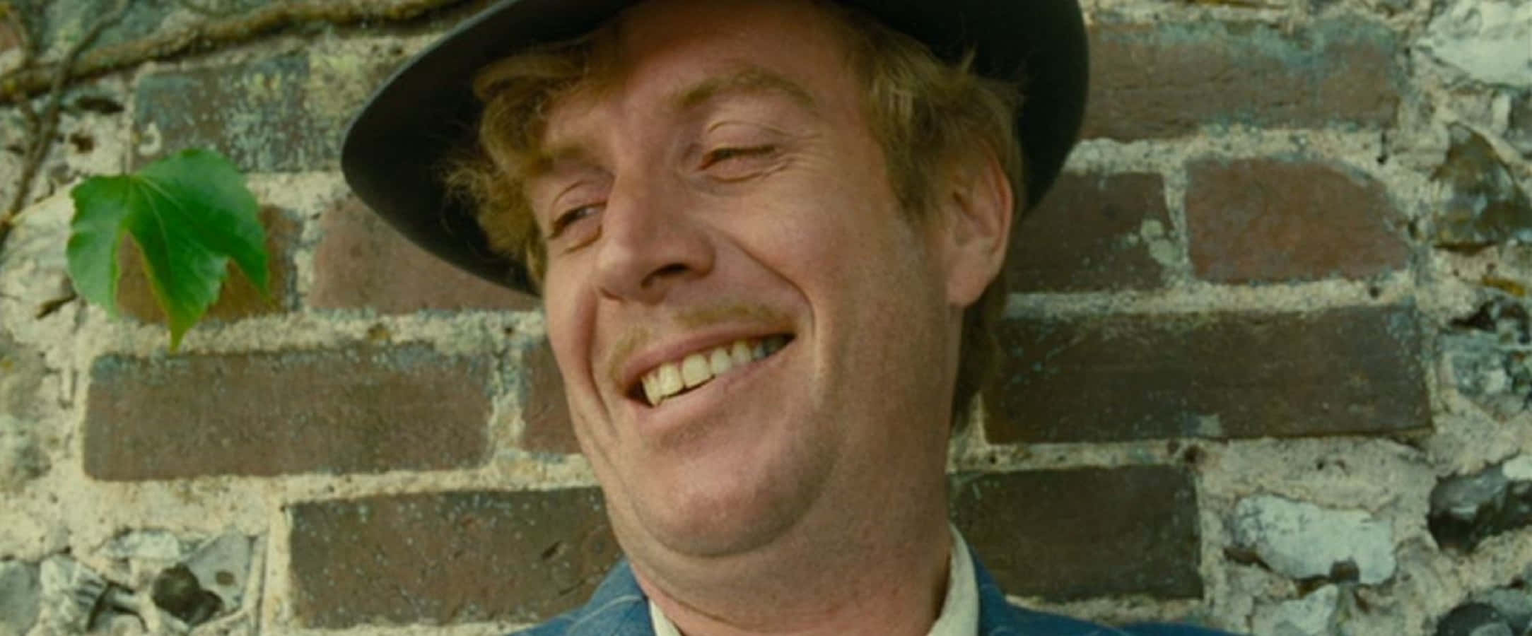 Rhys Ifans, curly hair, hat, Full HD Desktop Wallpaper
