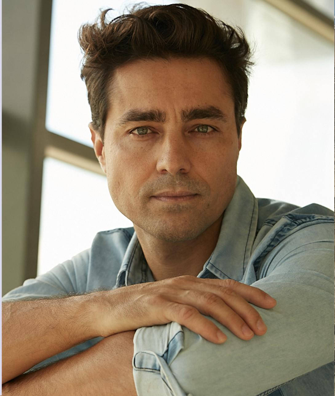 Ricardo Pereira, actor, tousled brown hair, HD Phone Wallpaper