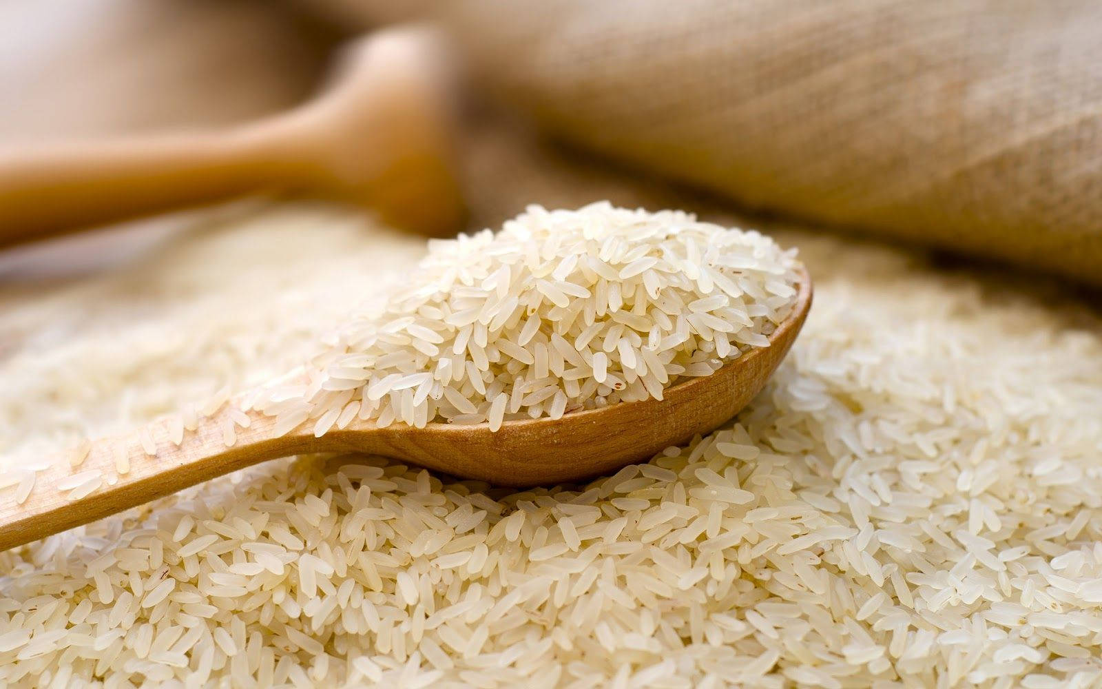 spoonful of refind rice, wooden spoon, pristine white rice, HD Desktop Wallpaper