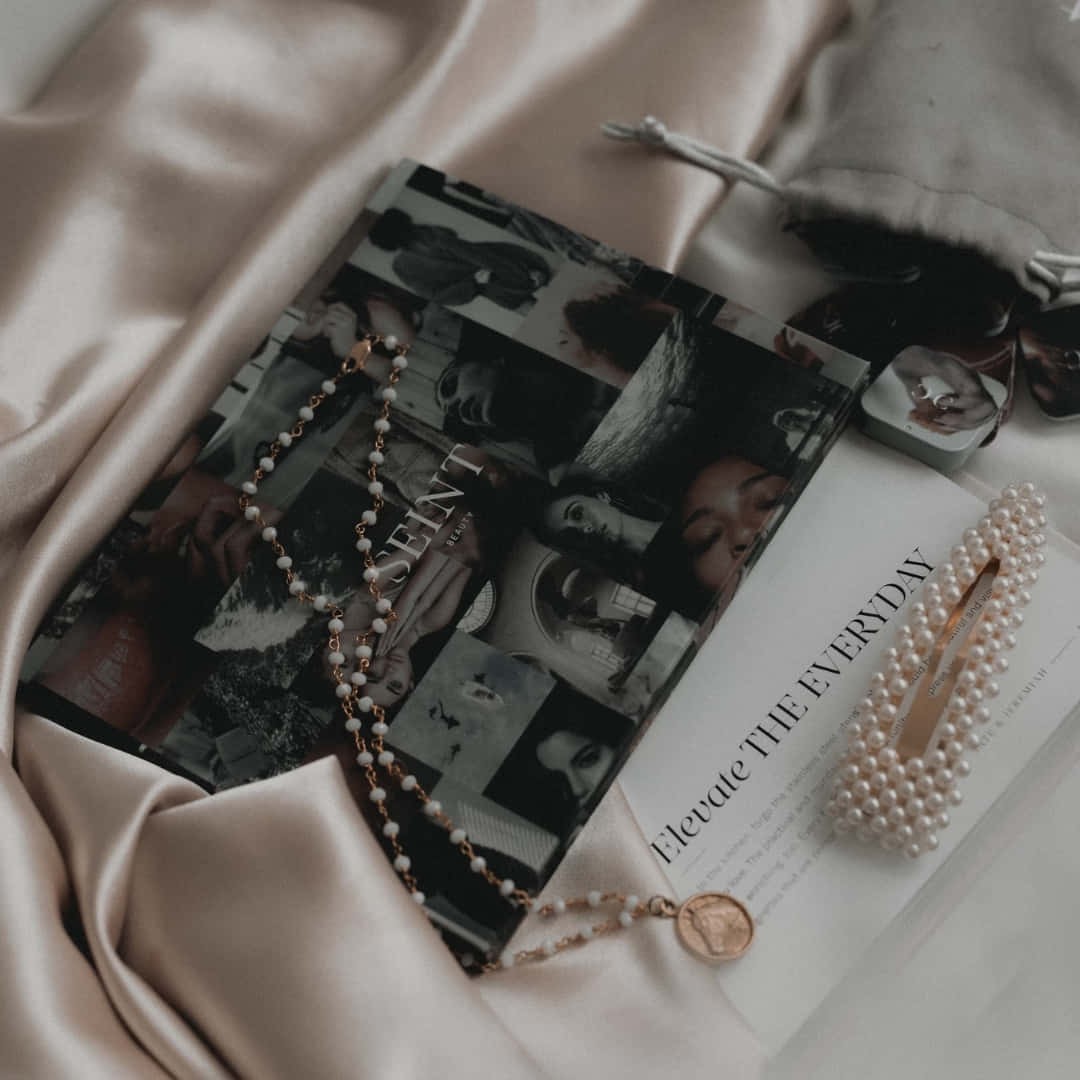 pearl necklace, hair clip, book, SD Desktop Wallpaper