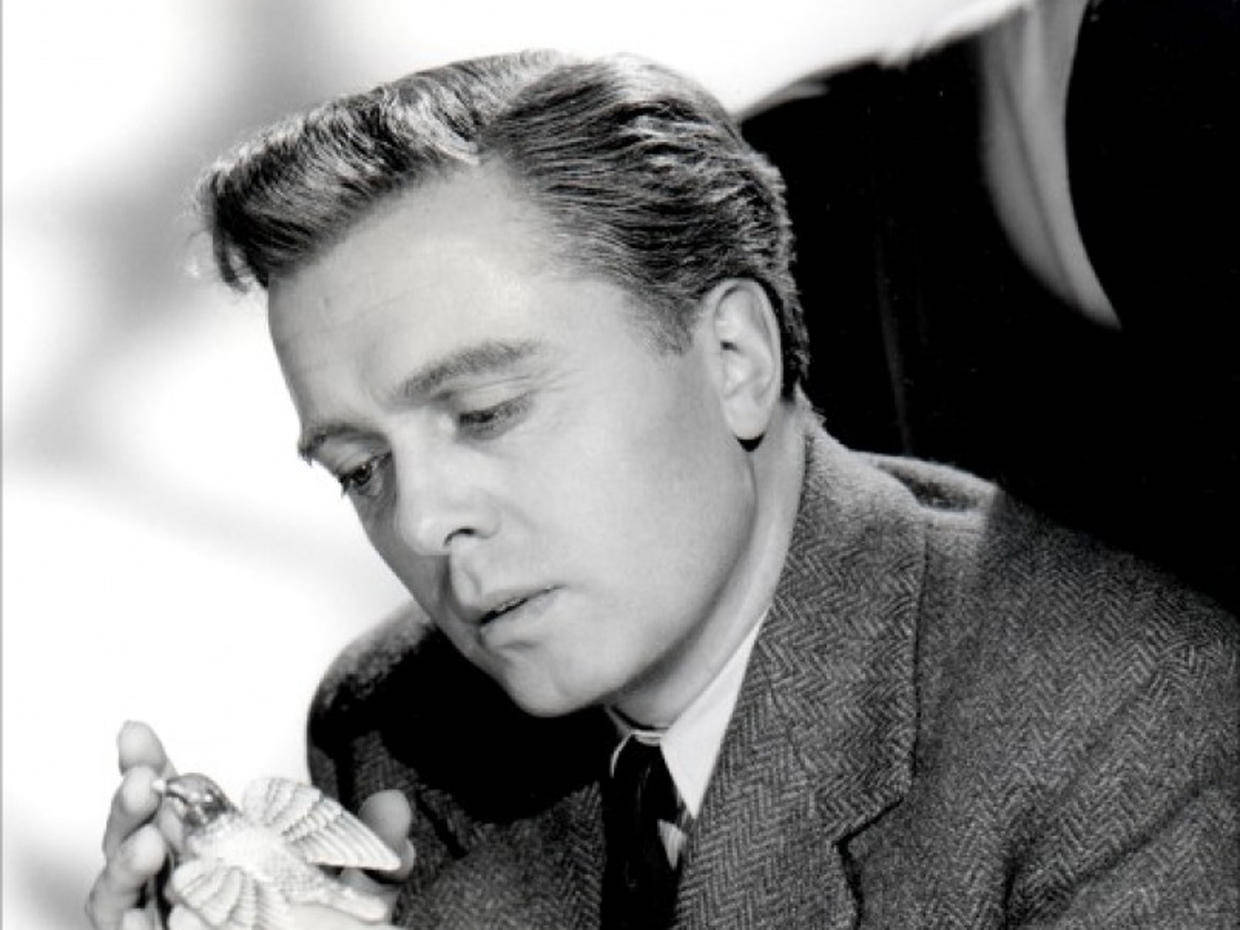 Richard Attenborough, herringbone suit, small bird figurine, SD Desktop Wallpaper