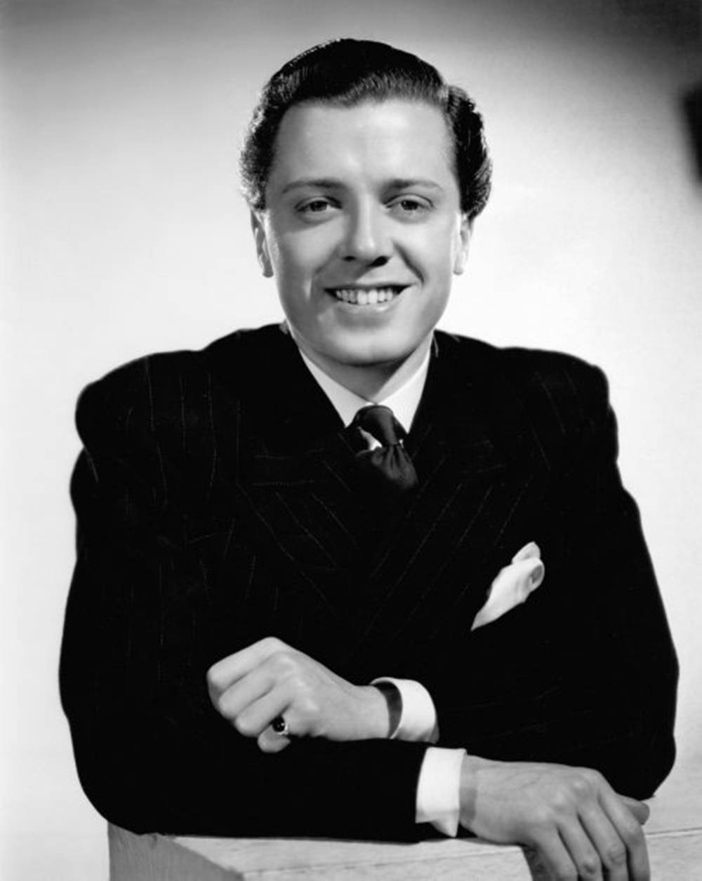 Richard Attenborough, pinstripe suit, black and white portrait, SD Phone Wallpaper