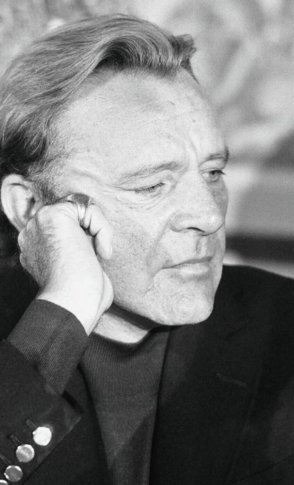 Richard Burton, black and white portrait, soft lighting, SD Phone Wallpaper