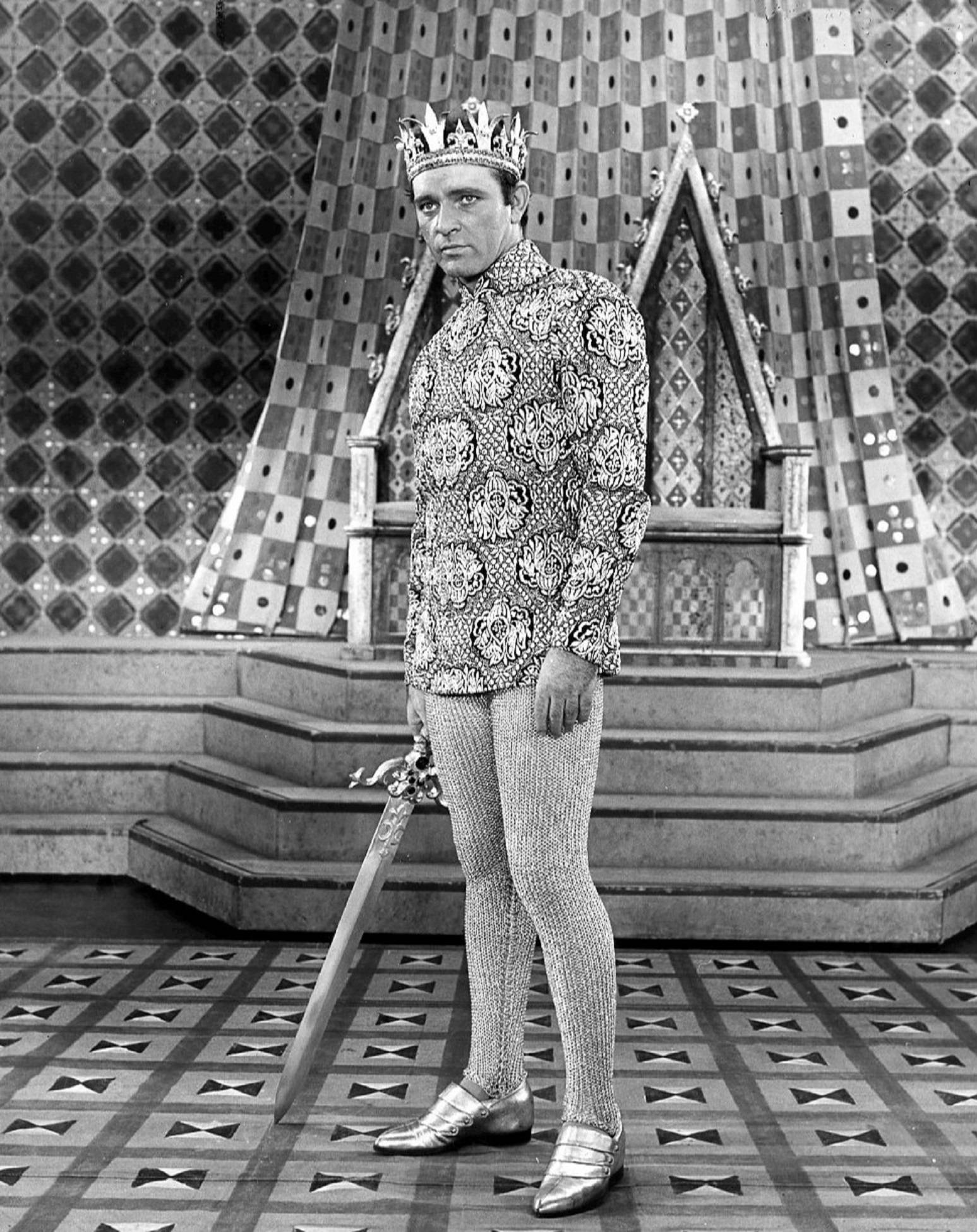 Richard Burton, crown, ornate patterned attire, Full HD Phone Wallpaper