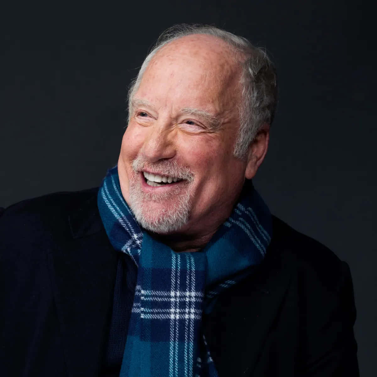 Richard Dreyfuss, white beard, blue plaid scarf, SD Desktop Wallpaper