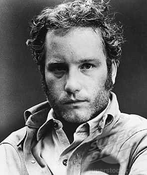 Richard Dreyfuss, black and white portrait, tousled hair, SD Phone Wallpaper