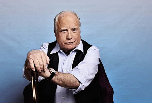 Richard Dreyfuss, studio, solid blue background, SD Desktop Wallpaper