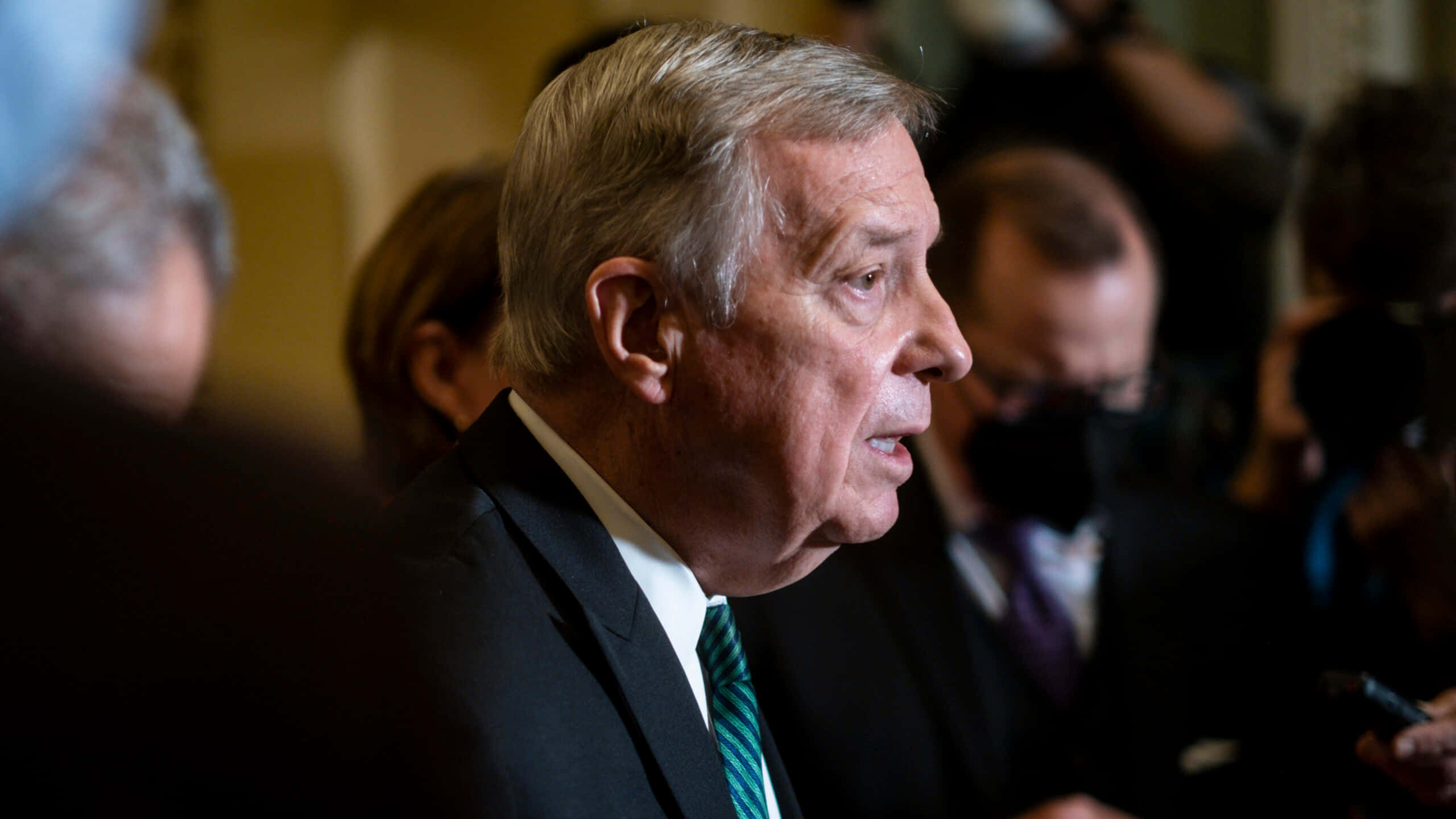 Richard Durbin, suit and tie, press event, 2K Desktop Wallpaper