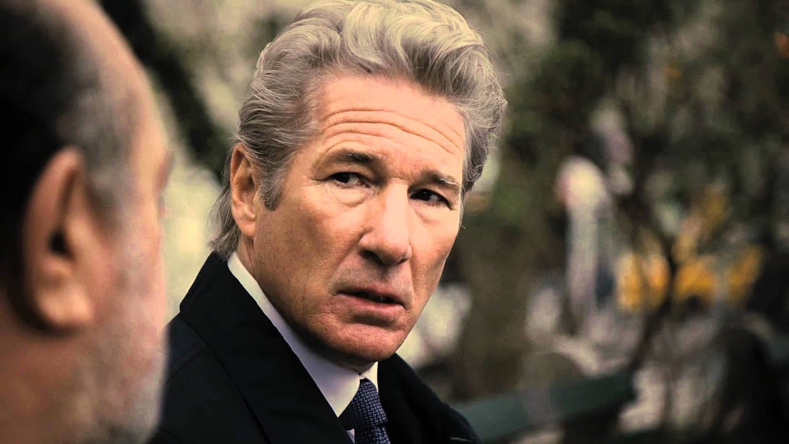Richard Gere, gray hair, suit, 2K Desktop Wallpaper