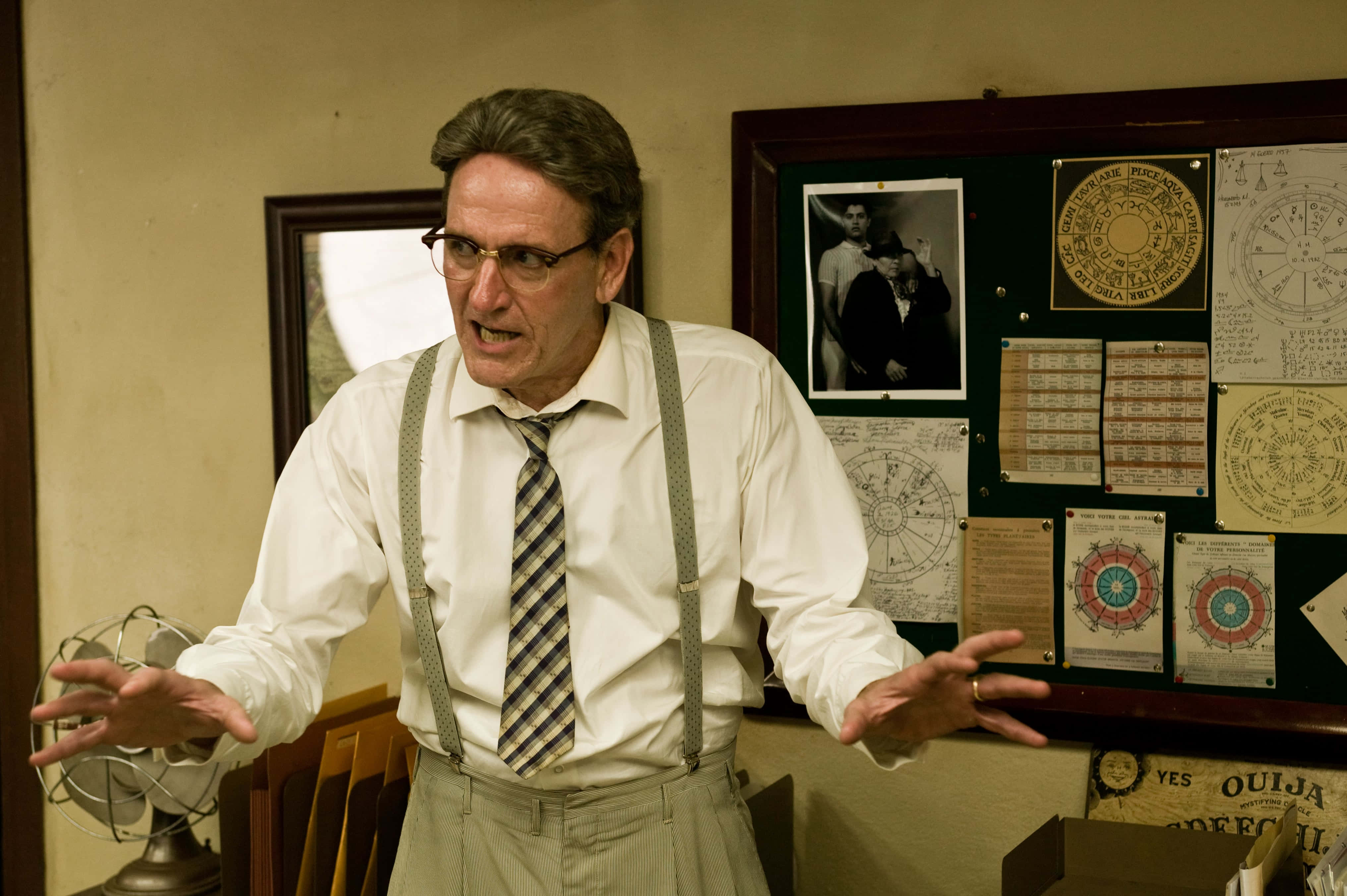Richard Jenkins, suspenders, glasses, 4K Desktop Wallpaper