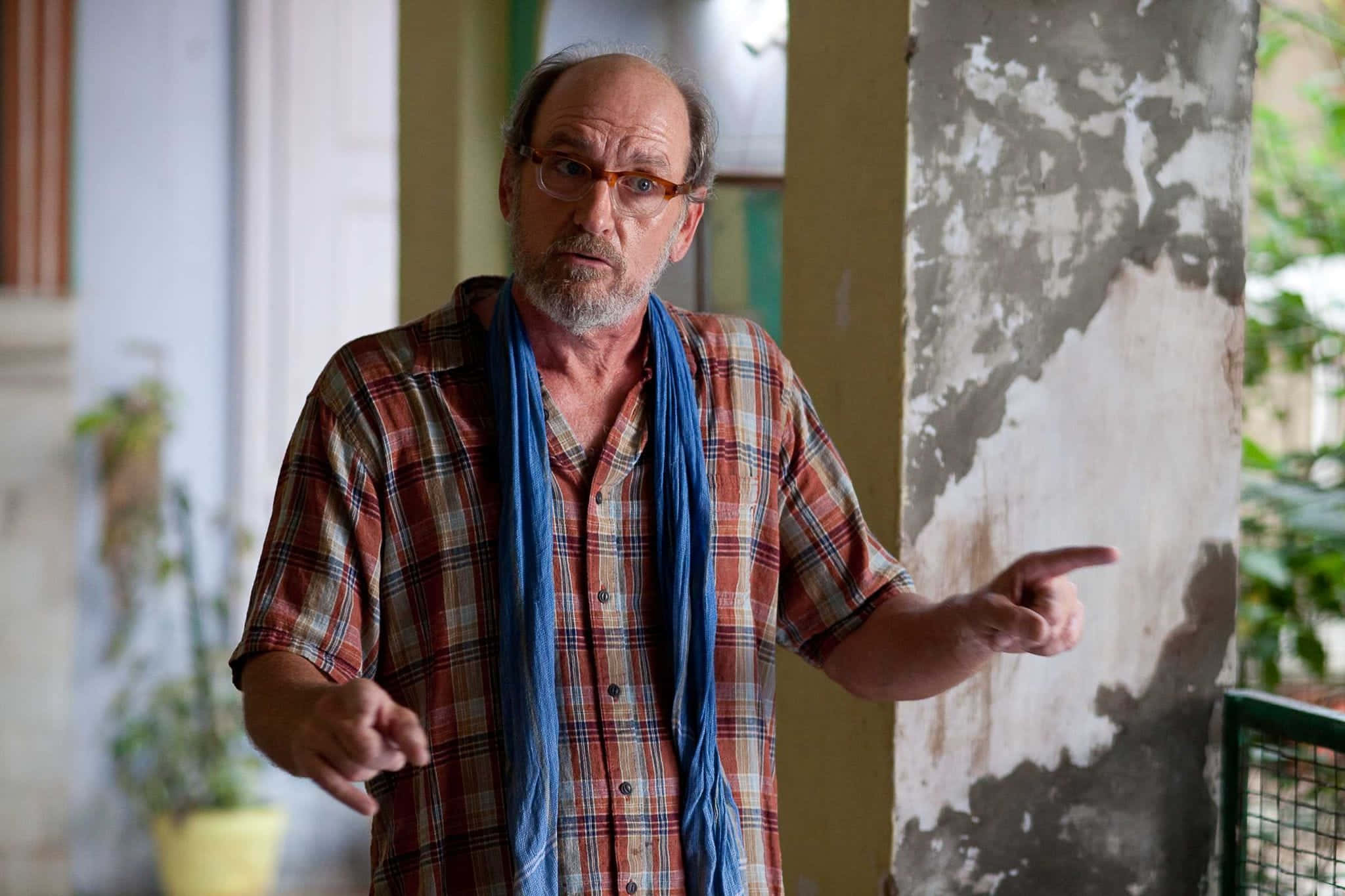 Richard Jenkins, blue scarf, weathered hallway, Full HD Desktop Wallpaper