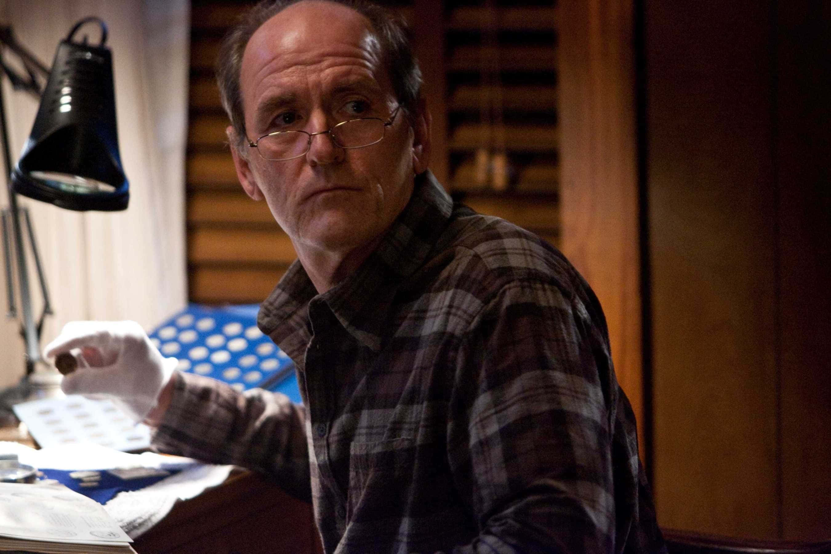Richard Jenkins, plaid shirt, glasses, 2K Desktop Wallpaper