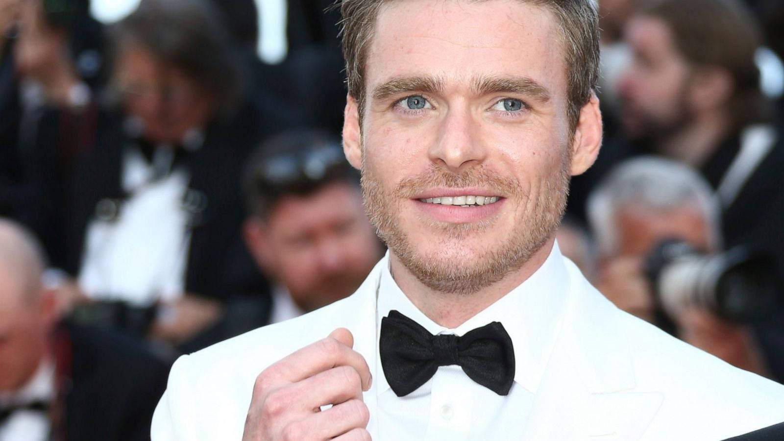 Richard Madden, white tuxedo, black bow tie, HD Desktop Wallpaper