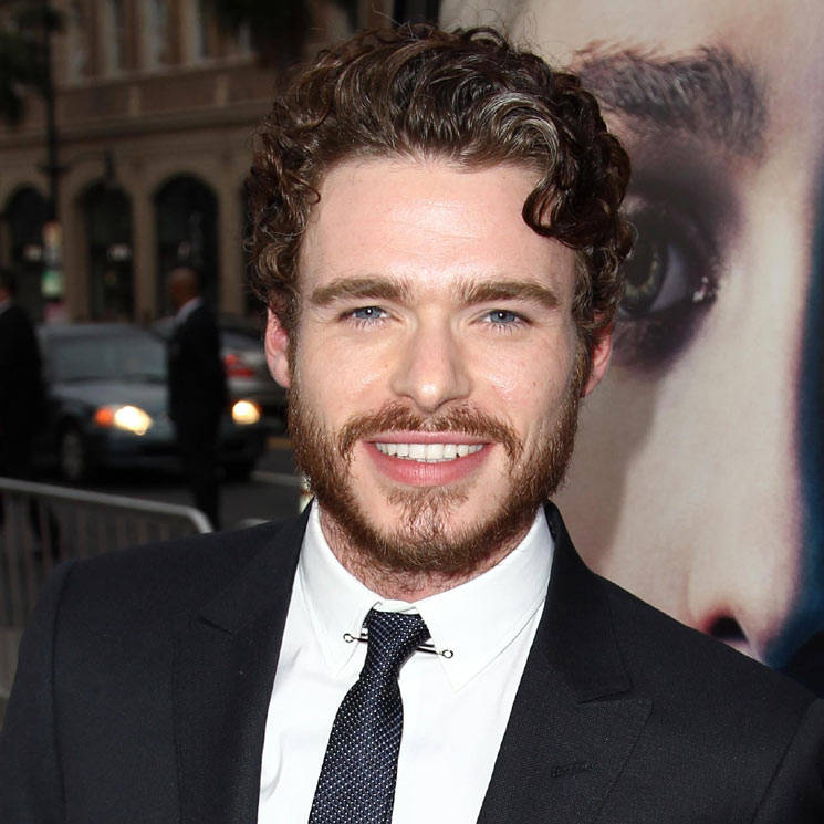 Richard Madden, black suit and tie, curly brown hair, SD Desktop Wallpaper