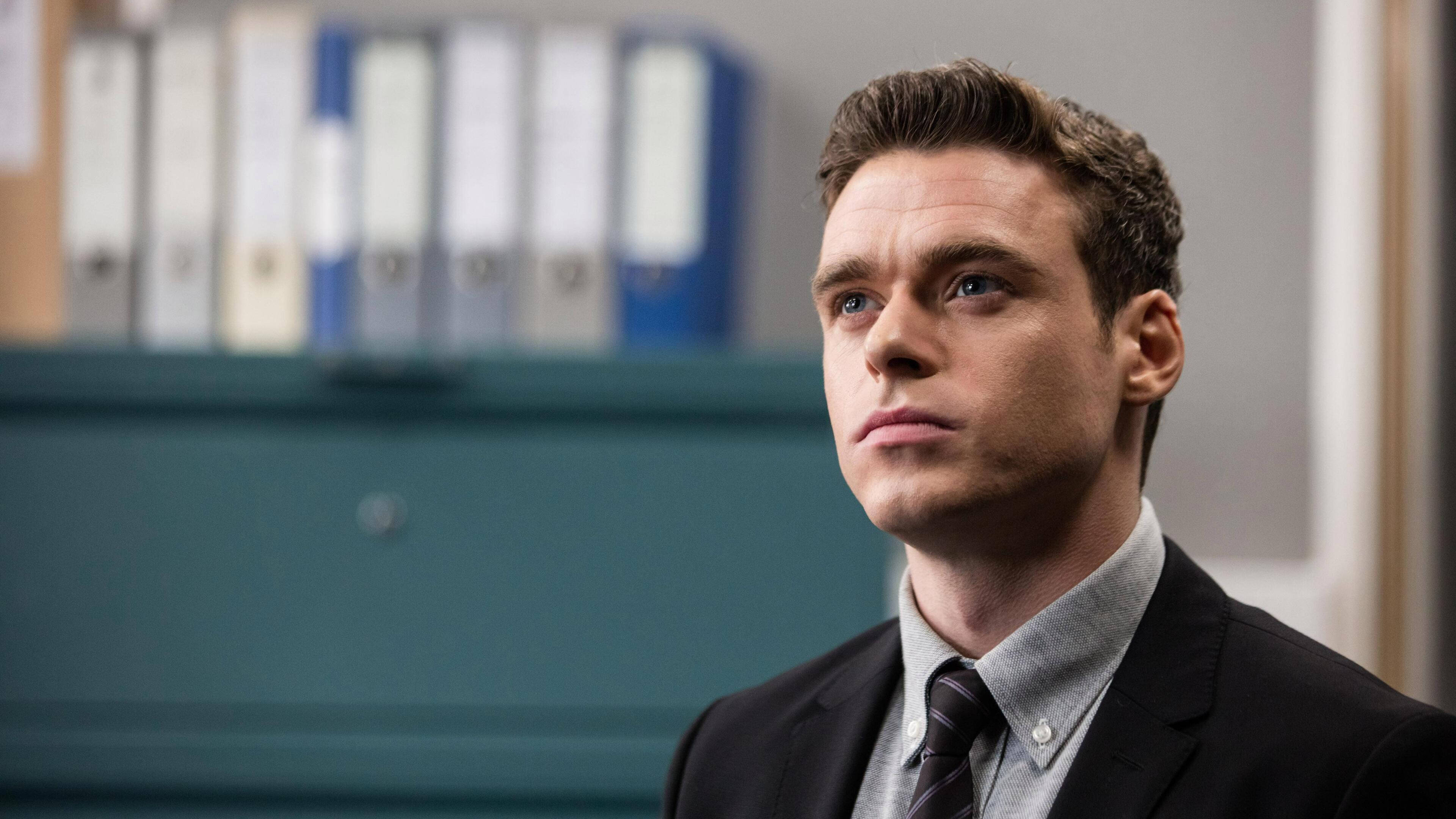 Richard Madden, suit, office, 4K Desktop Wallpaper