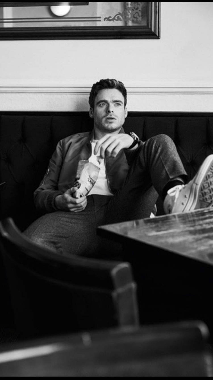 Richard Madden, grayscale, tufted sofa, HD Phone Wallpaper
