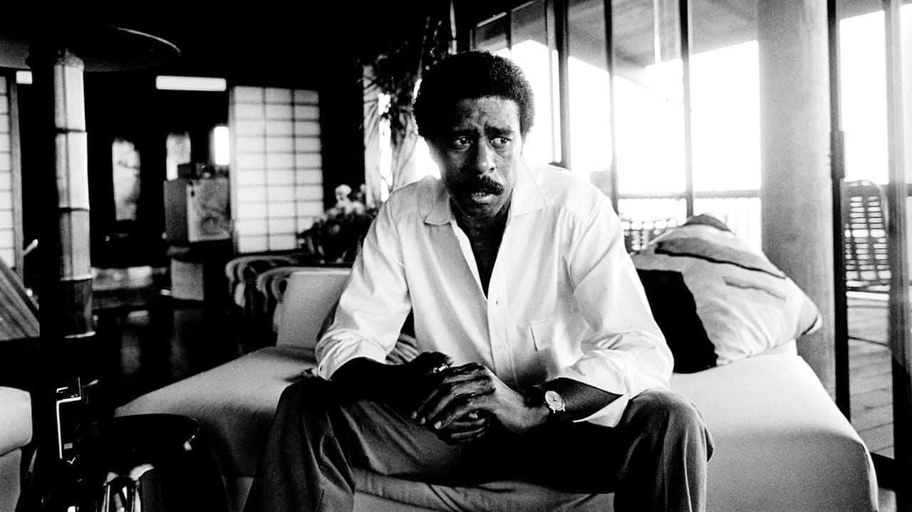 Richard Pryor, couch, modern interior, HD Desktop Wallpaper