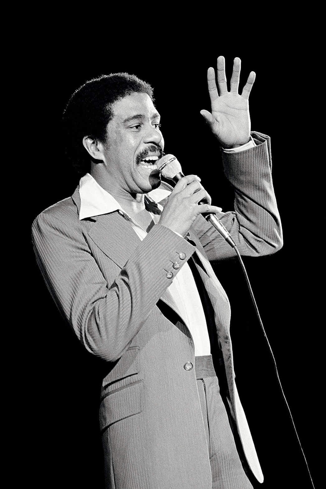 Richard Pryor, stage, black and white portrait, HD Phone Wallpaper
