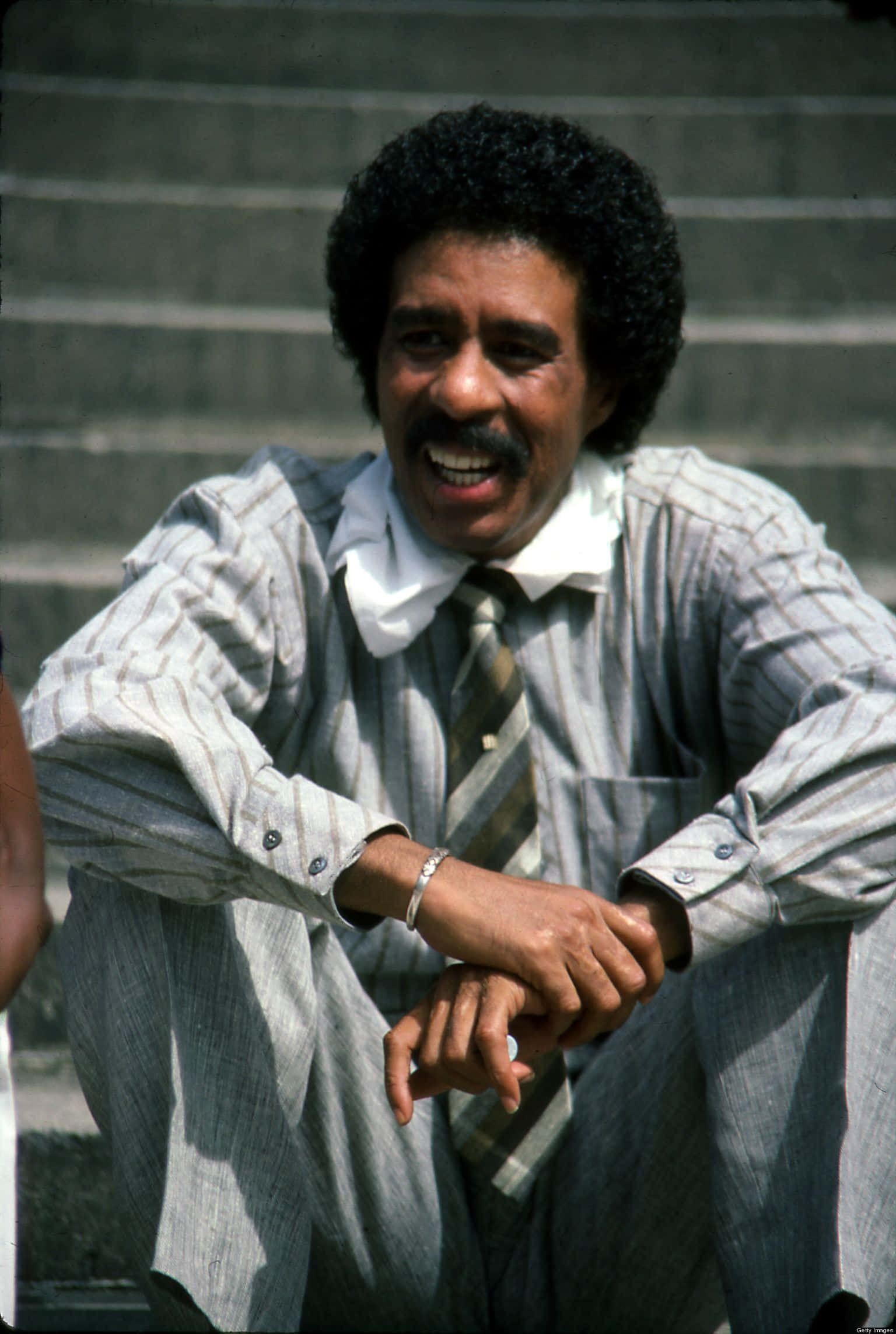 Richard Pryor, concrete steps, striped shirt, Full HD Phone Wallpaper
