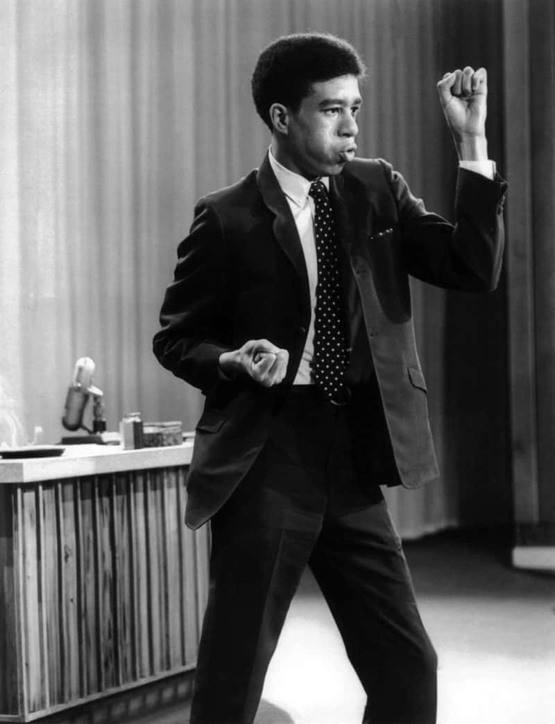 Richard Pryor, suit, polka dot tie, SD Phone Wallpaper