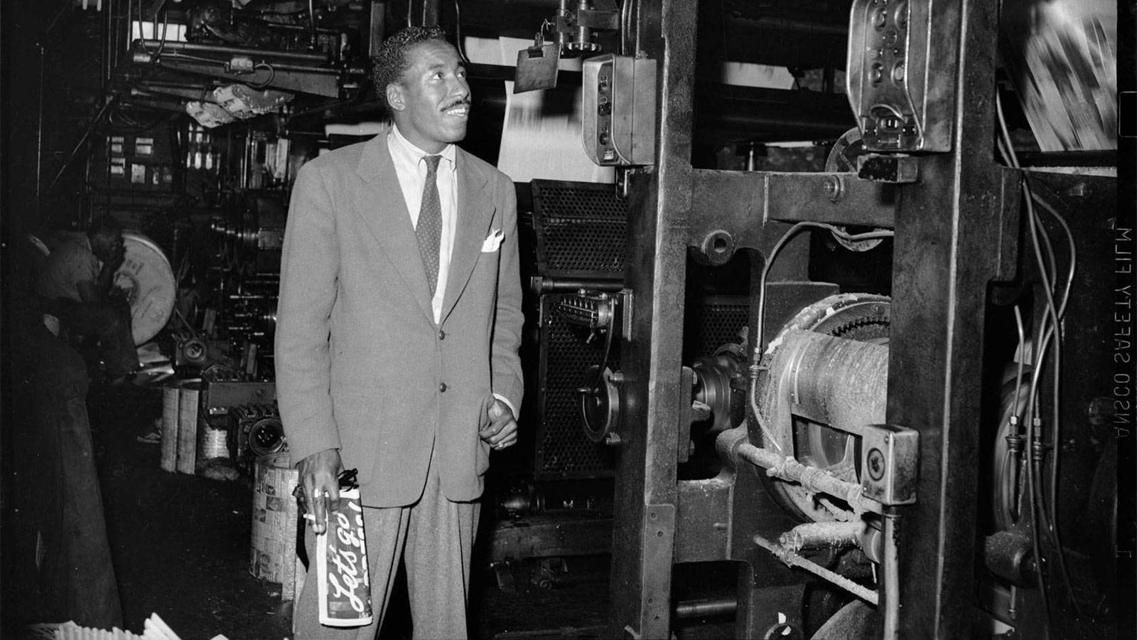 Richard Roundtree, suit, industrial printing press, HD Desktop Wallpaper
