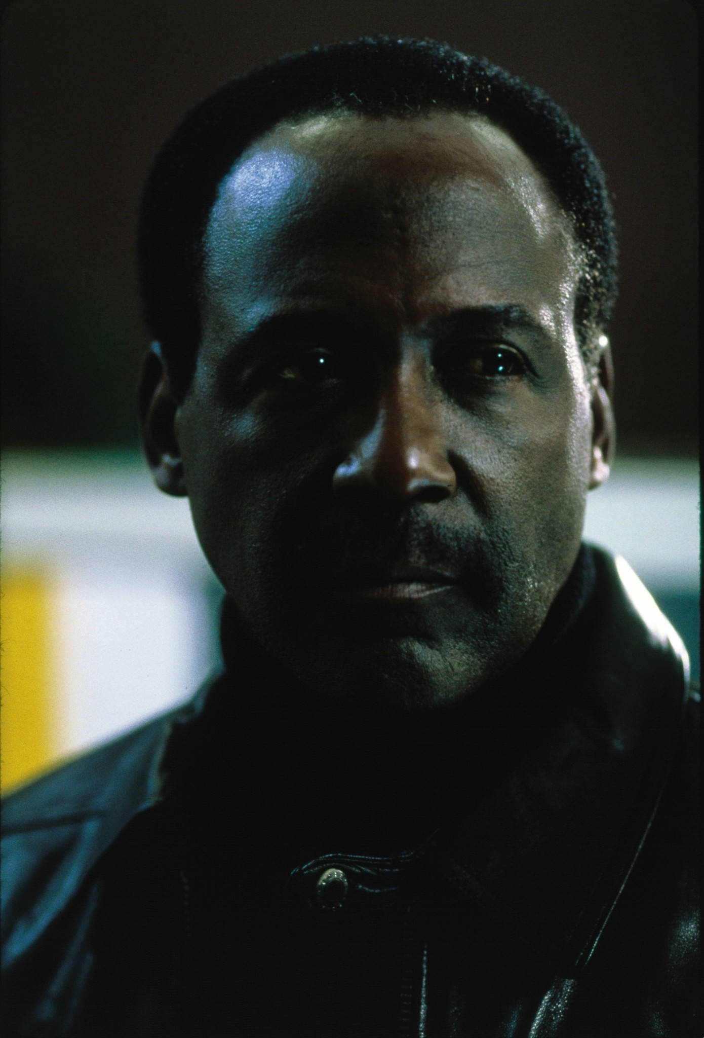 Richard Roundtree, dark leather jacket, dramatic low-key lighting, Full HD Phone Wallpaper