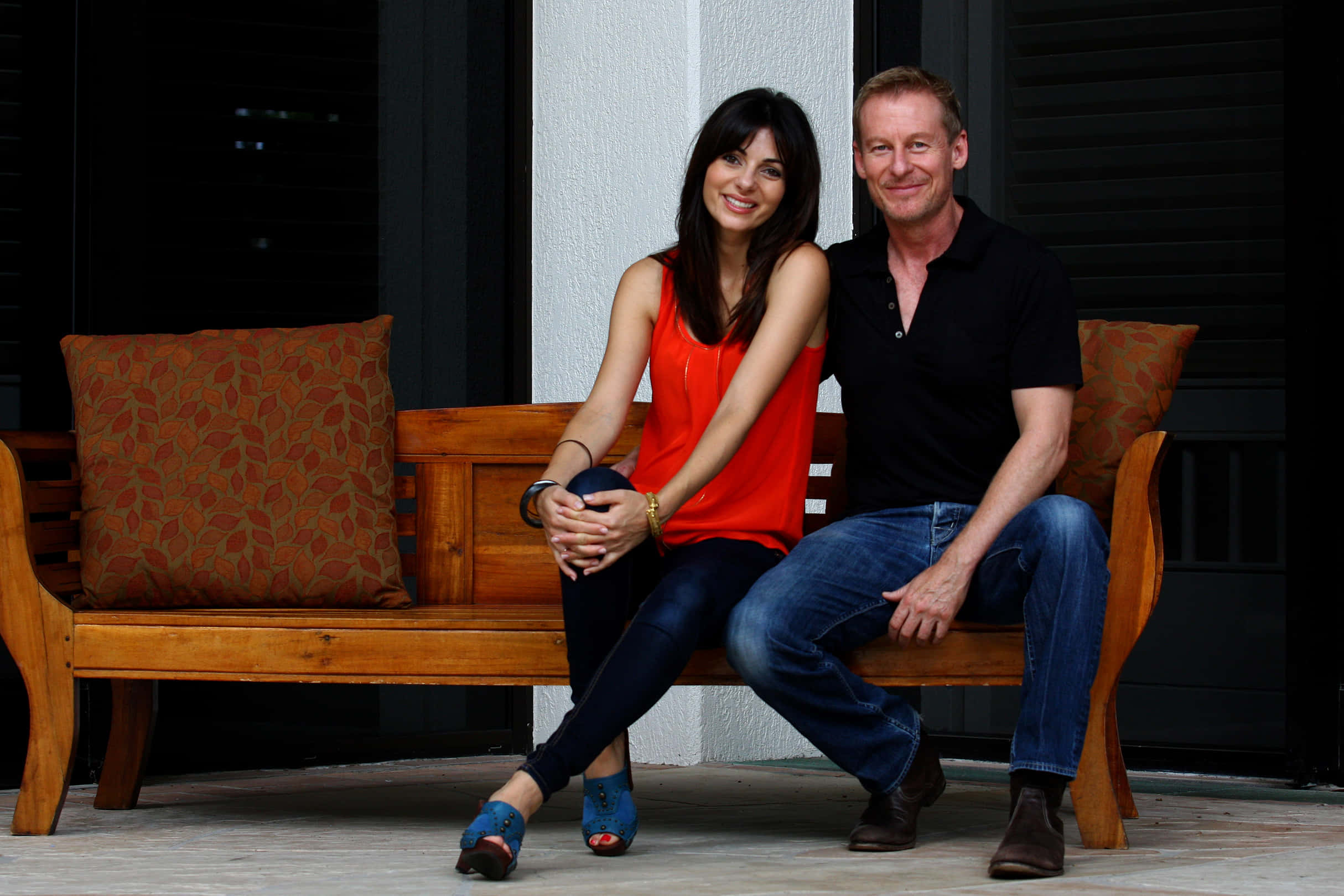 Richard Roxburgh, companion, wooden bench, Full HD Desktop Wallpaper