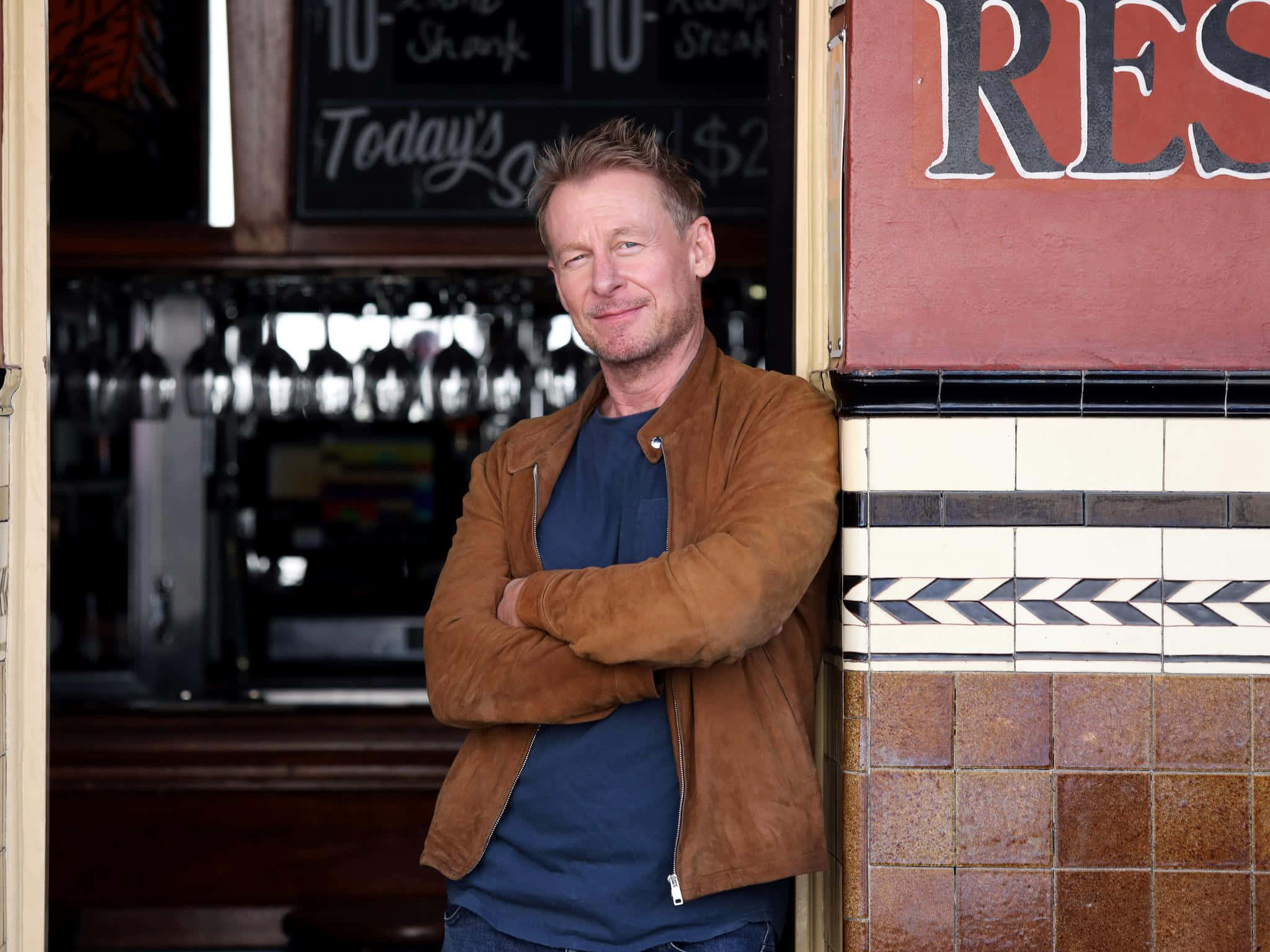 Richard Roxburgh, brown suede jacket, tiled restaurant wall, Full HD Desktop Wallpaper