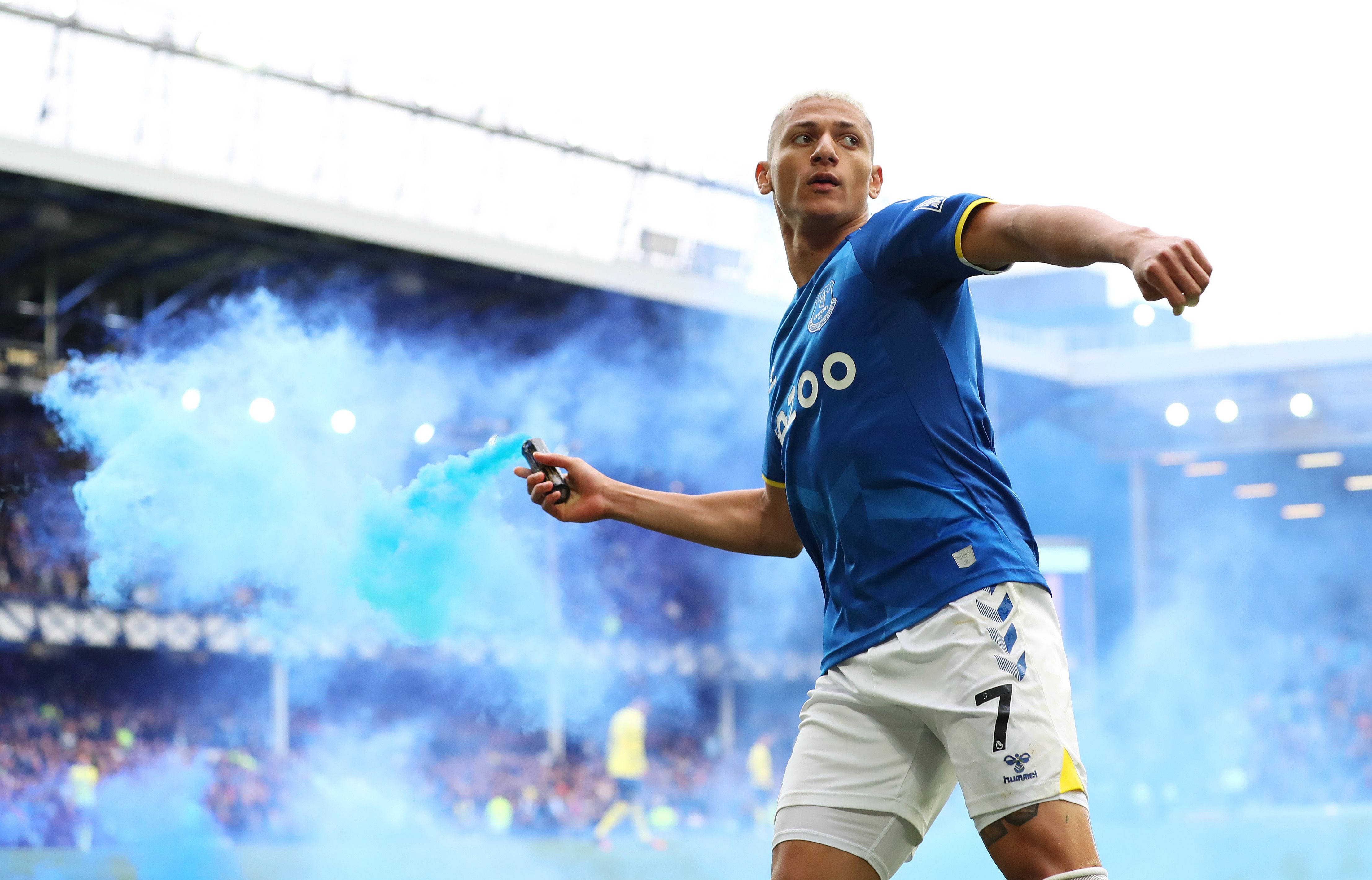 Richarlison De Andrade, blue jersey, blue smoke flare, 4K Desktop Wallpaper