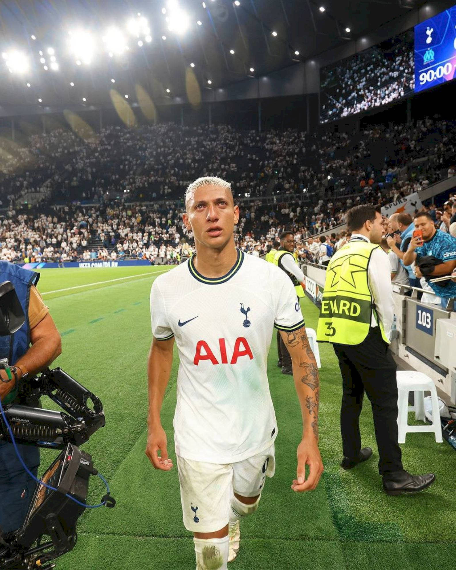 Richarlison De Andrade, white Tottenham kit, night, Full HD Phone Wallpaper